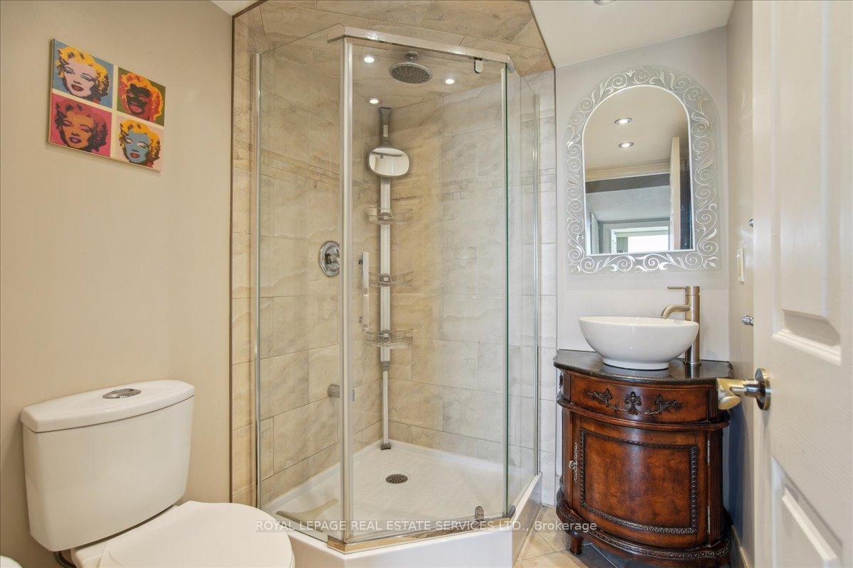 2 Bedrooms Condo at 1360 Rathburn,  Mississauga For sale