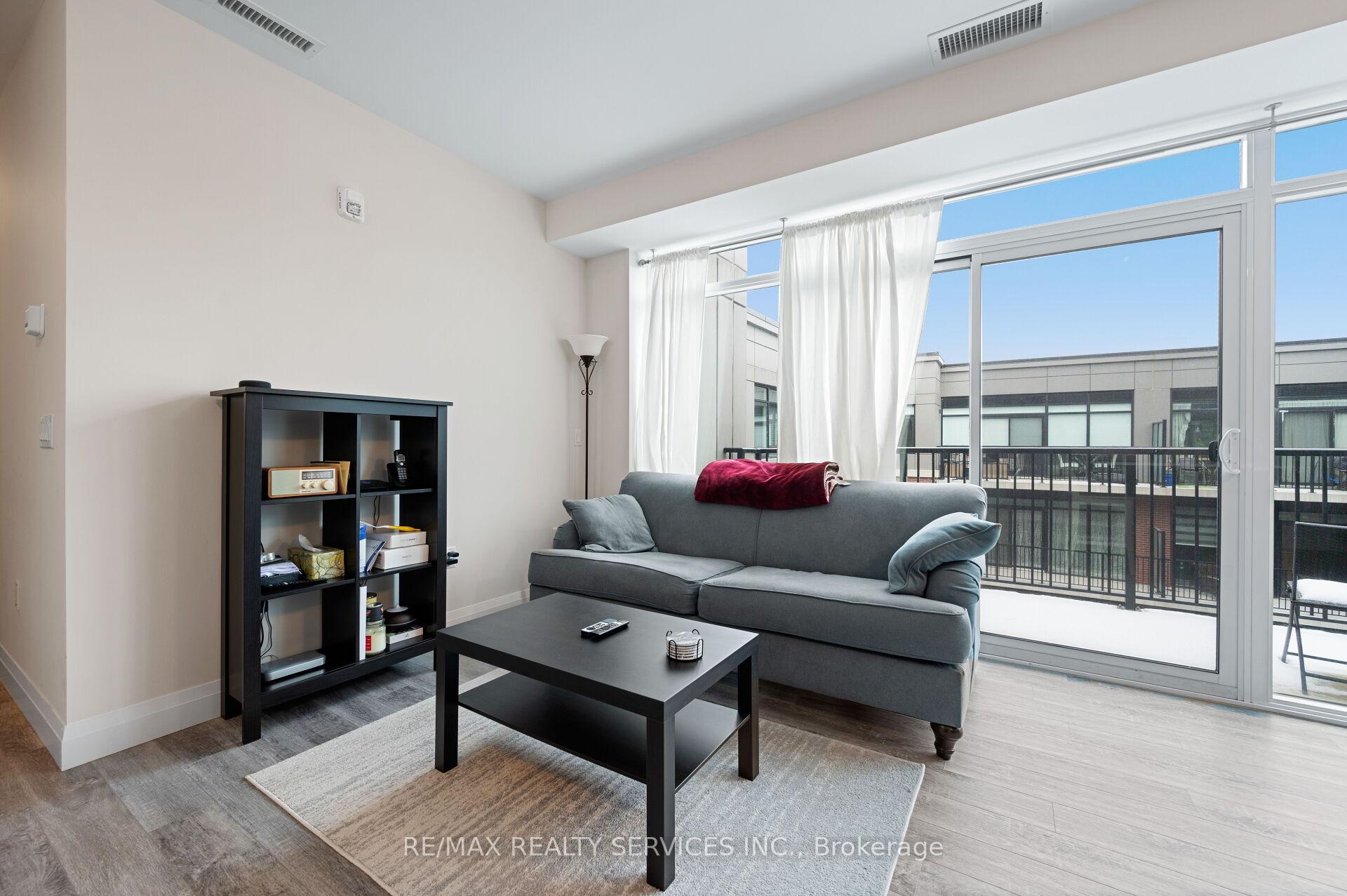 2 Bedrooms Condo at 1 Redfern, Hamilton For sale