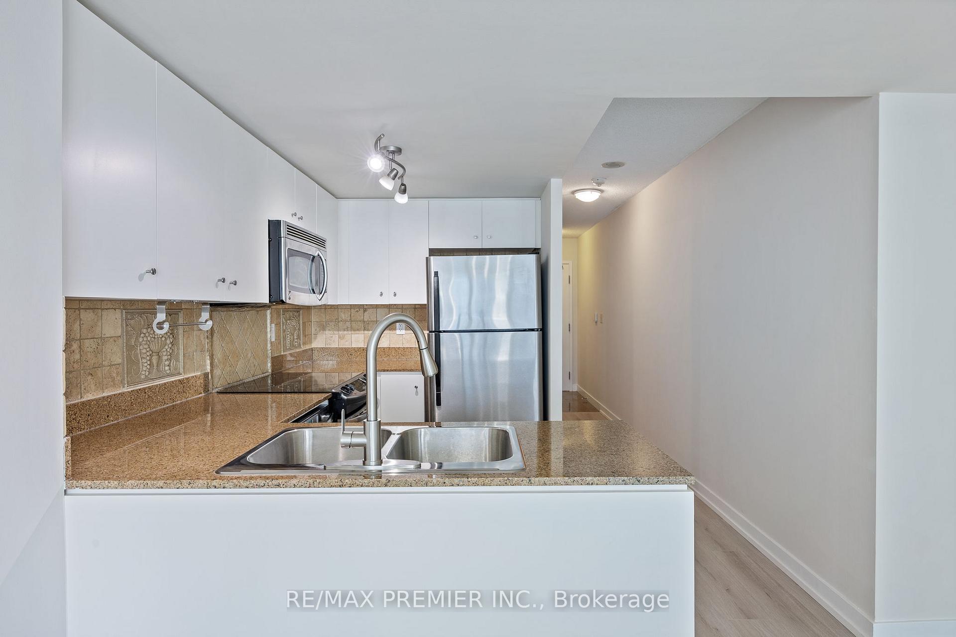 2 Bedrooms Condo at 381 Front,  Toronto For sale