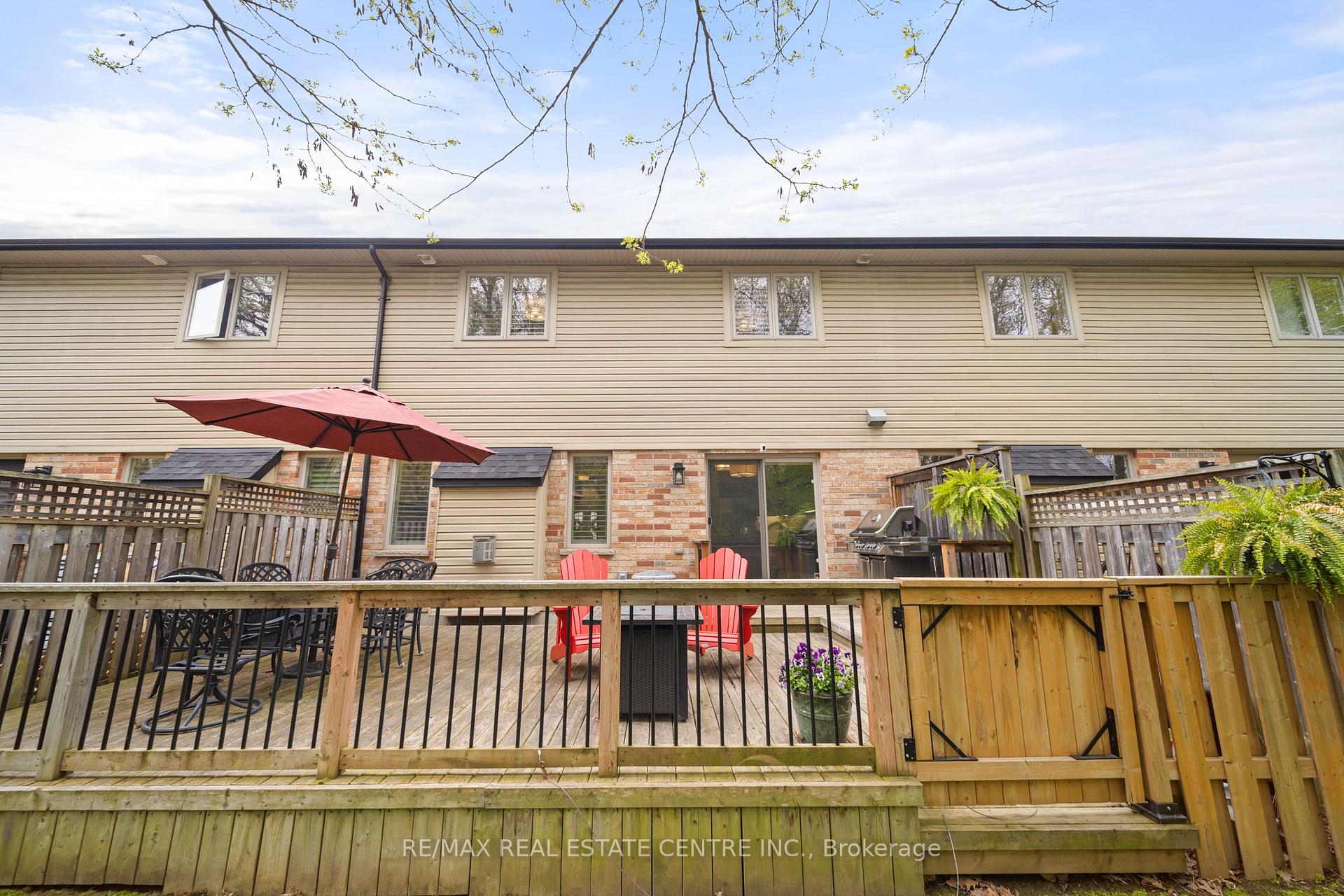 3 Bedrooms Condo at 441 Stonehenge, Hamilton For sale