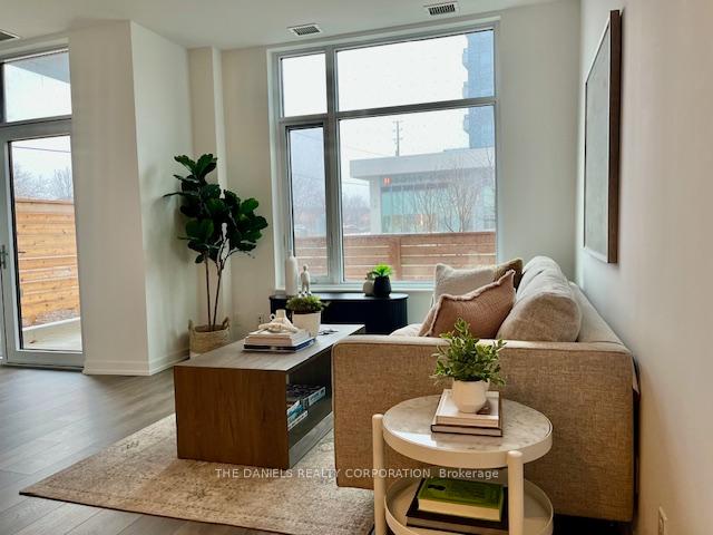 3 Bedrooms Condo at 7950 Bathurst,  Vaughan For sale