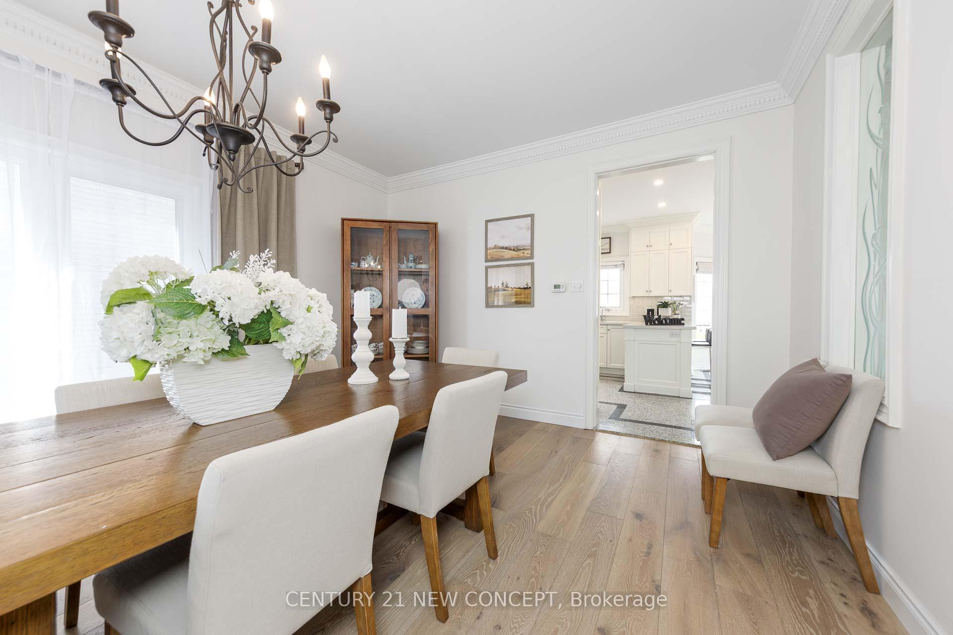 Photo of 10 Headford Avenue, Richmond Hill, ON L4B 3V7