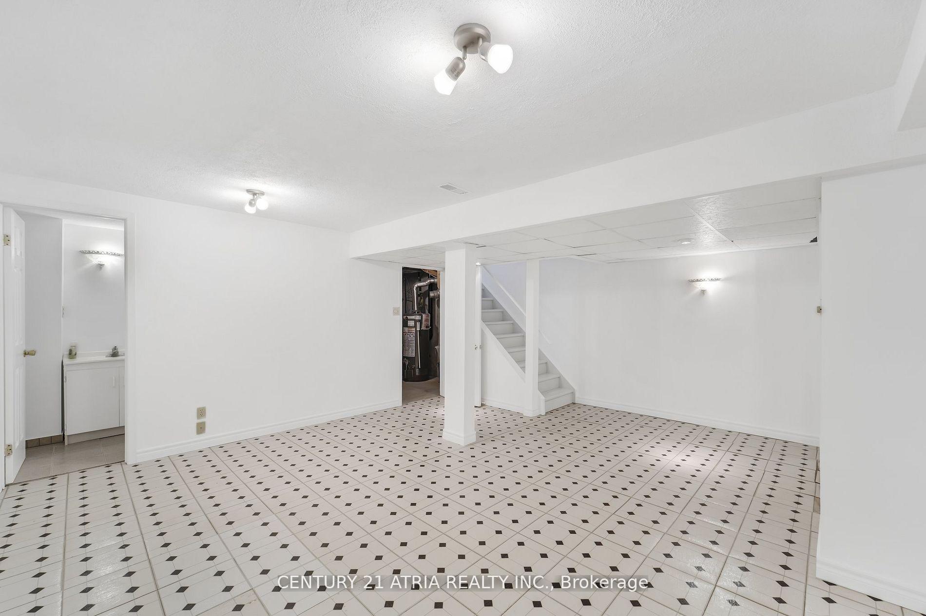 3 Bedrooms Condo at 1485 Torrington, Mississauga For sale