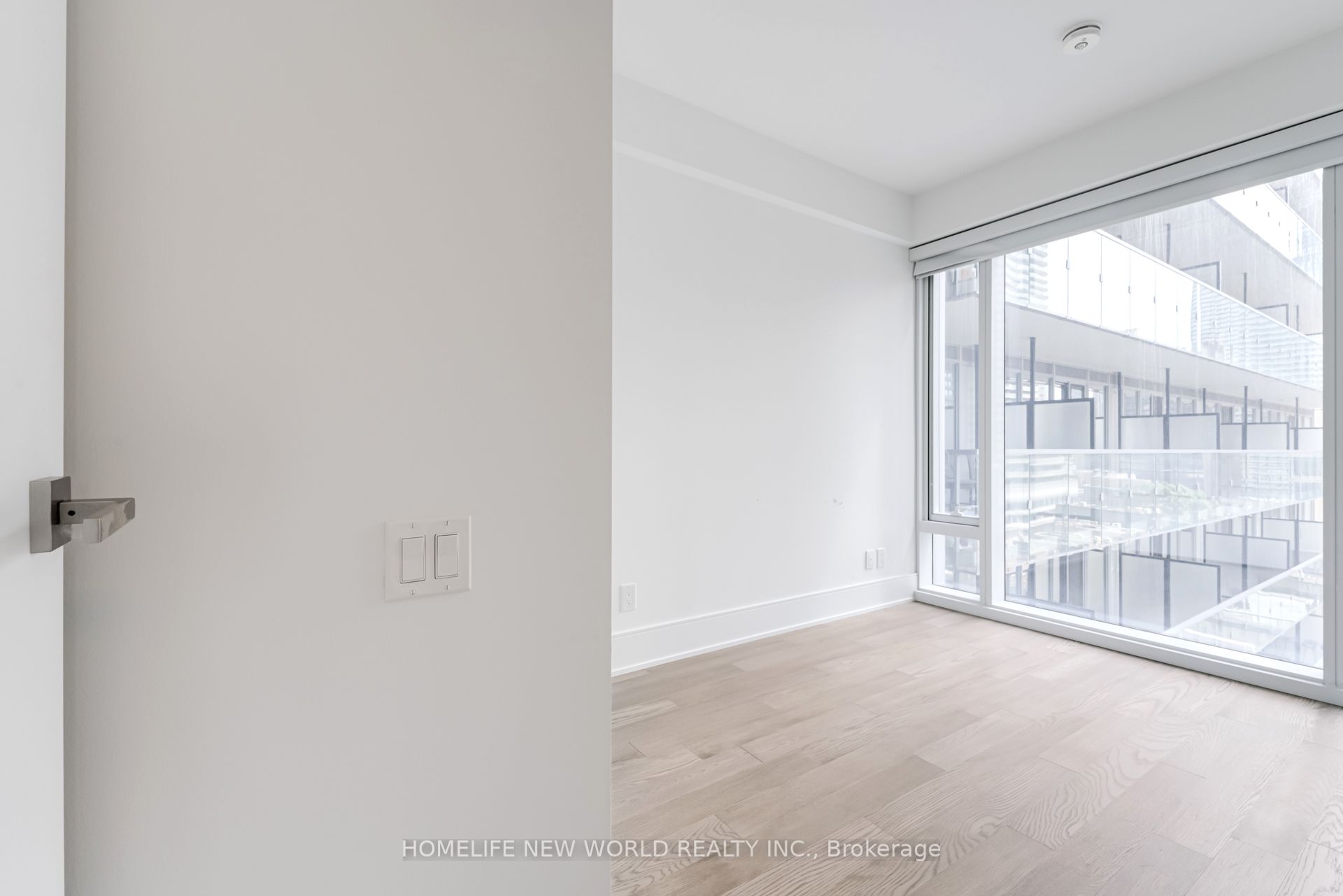 1 Gloucester Street, #915