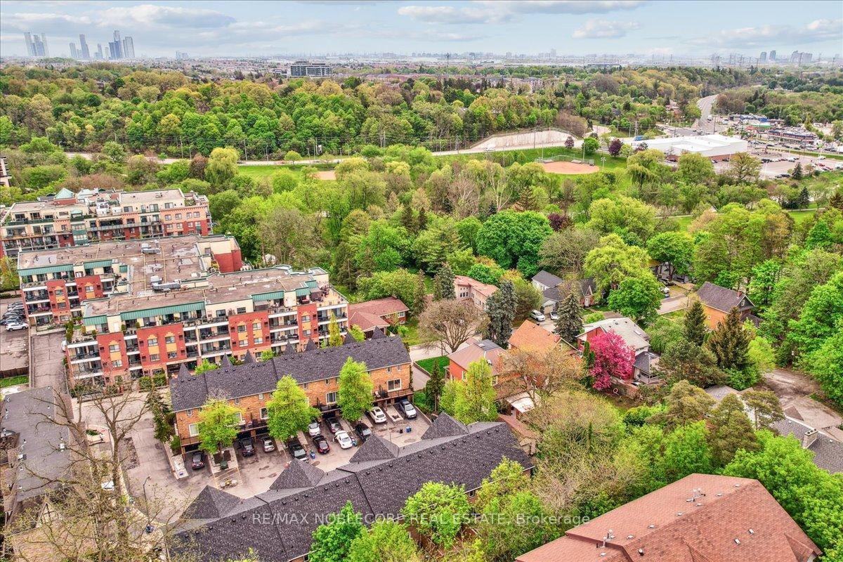 3 Bedrooms Condo at 20 William Farr, Vaughan For sale