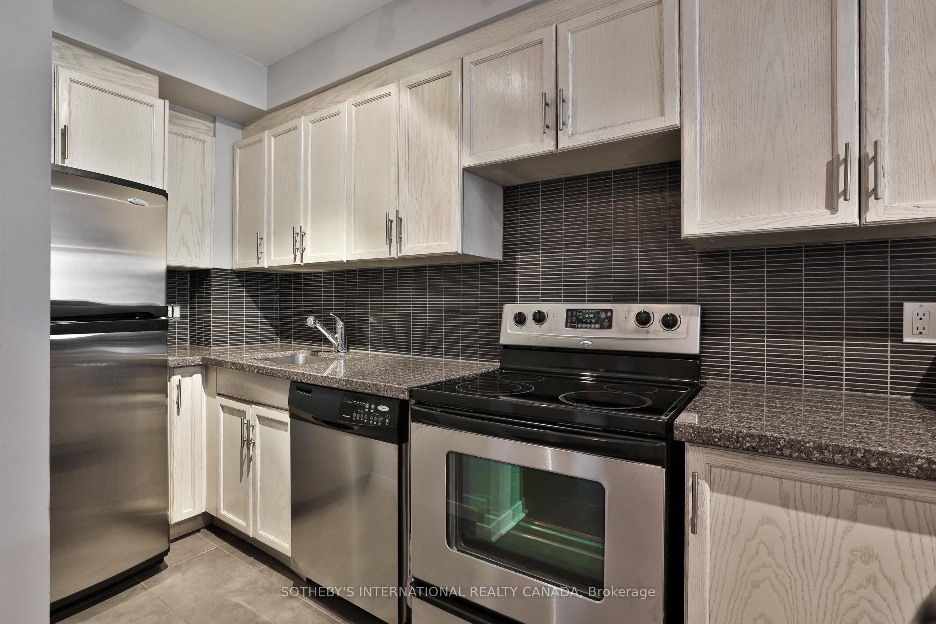 2 Bedrooms Condo at 284 Bloor, Toronto For sale