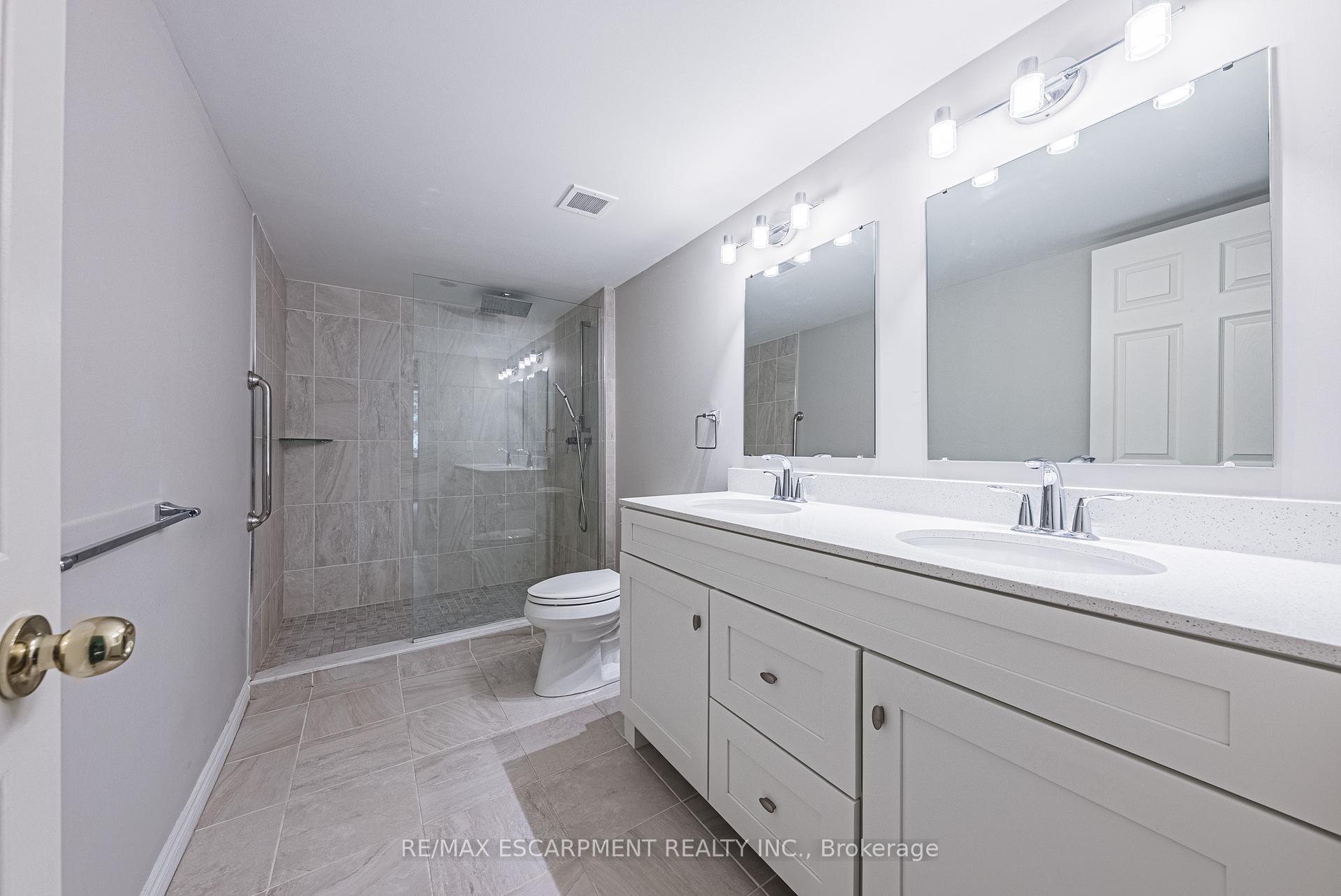 3 Bedrooms Condo at 150 WILSON, Hamilton For sale