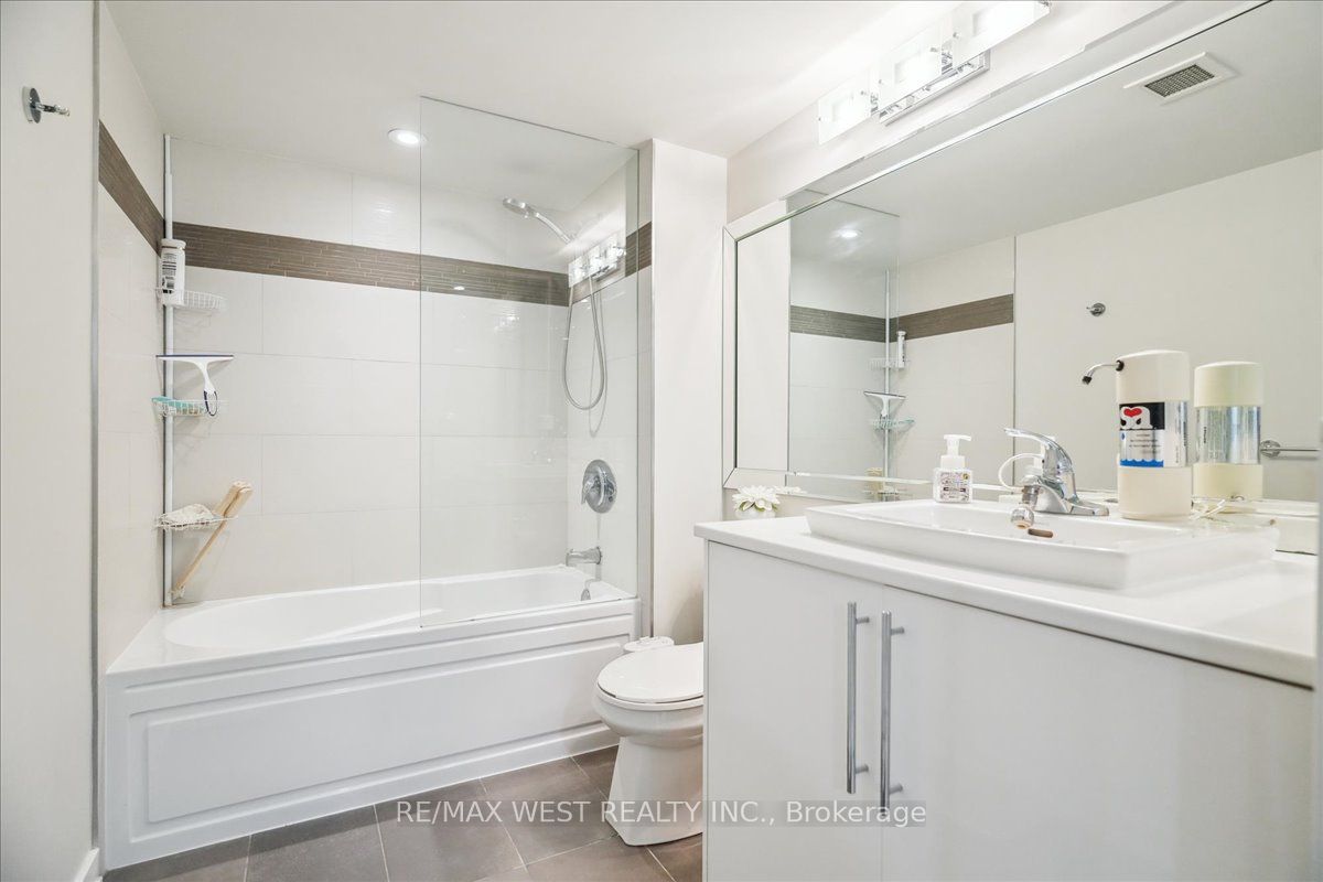 3 Duplex Avenue, #108