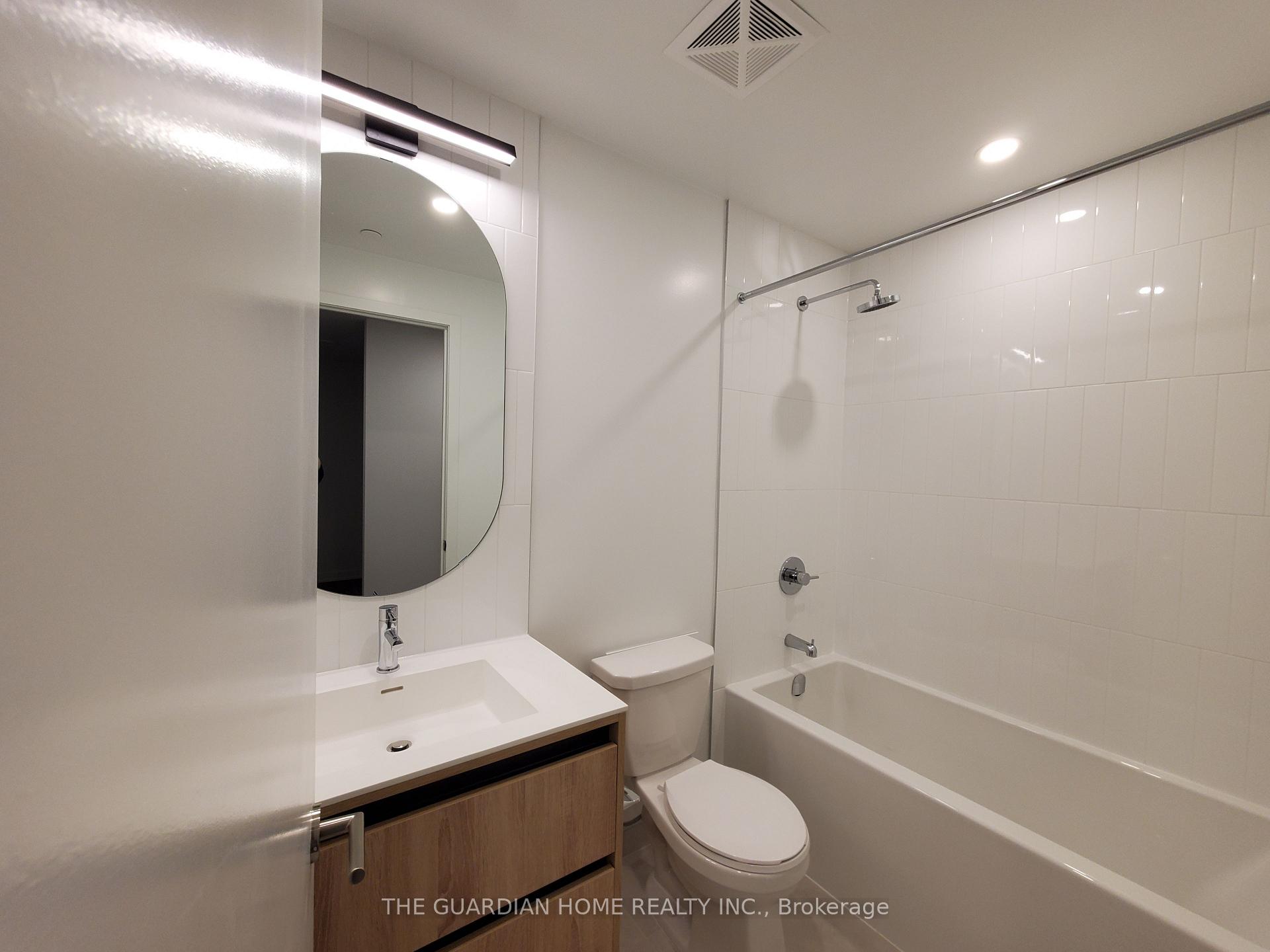 2 Bedrooms Condo at 7950 Bathurst, Vaughan For sale