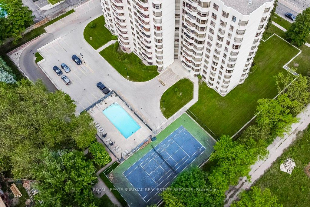 2 Bedrooms Condo at 1201 North Shore, Burlington For sale