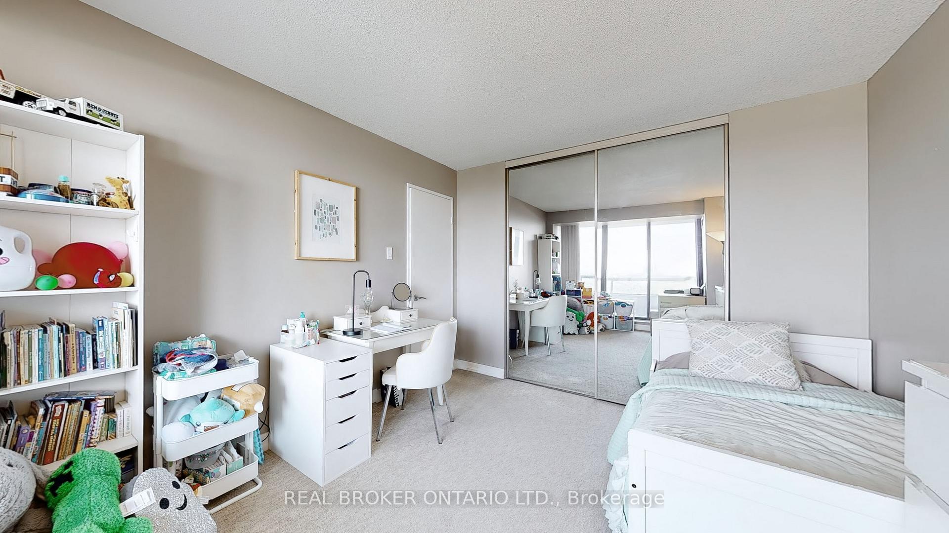 2 Bedrooms Condo at 7440 Bathurst, Vaughan For sale