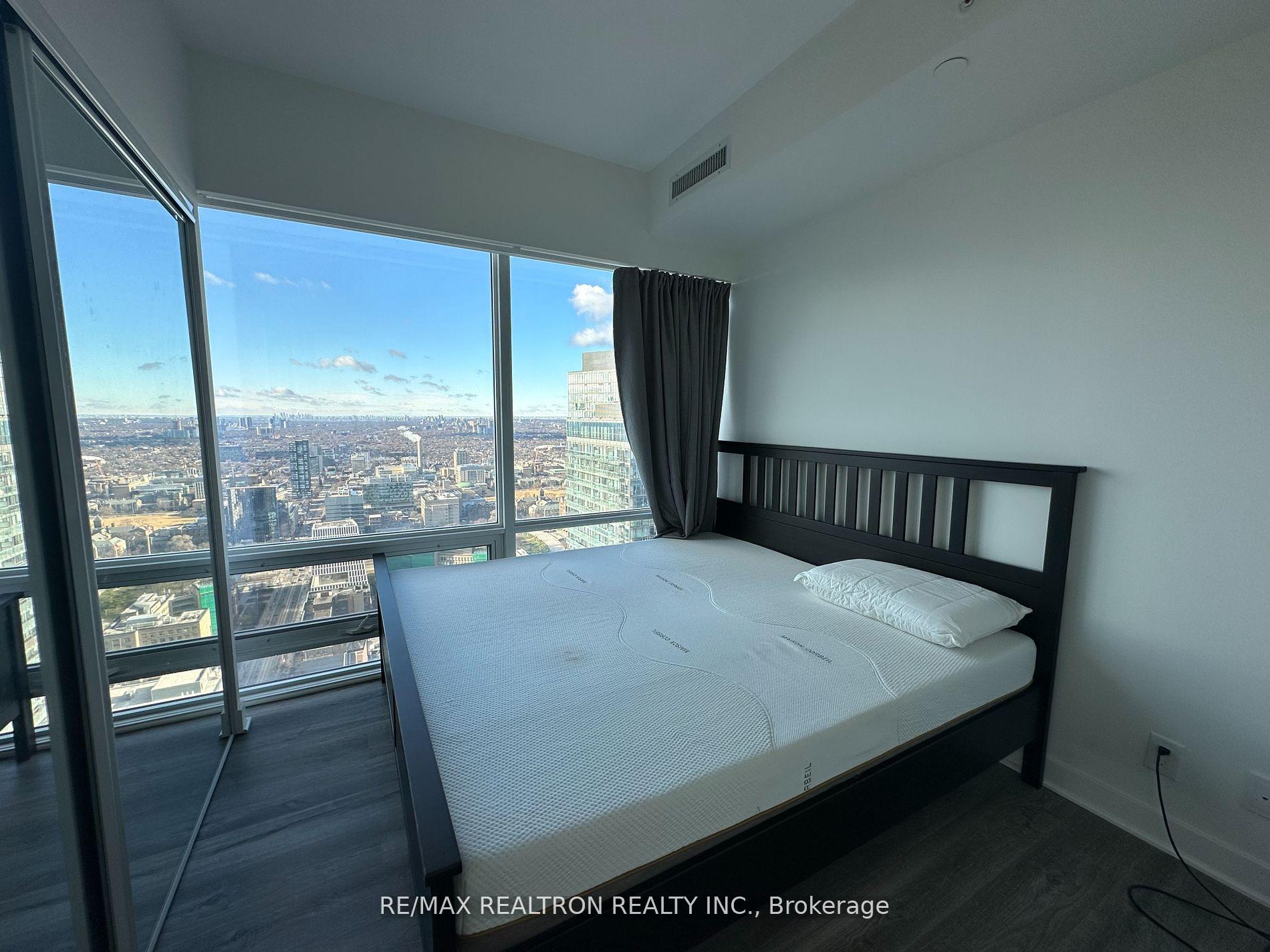 3 Bedrooms Condo at 15 Grenville,  Toronto For sale