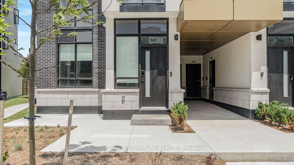 2 Bedrooms Condo at 3025 Trailside, Oakville For sale