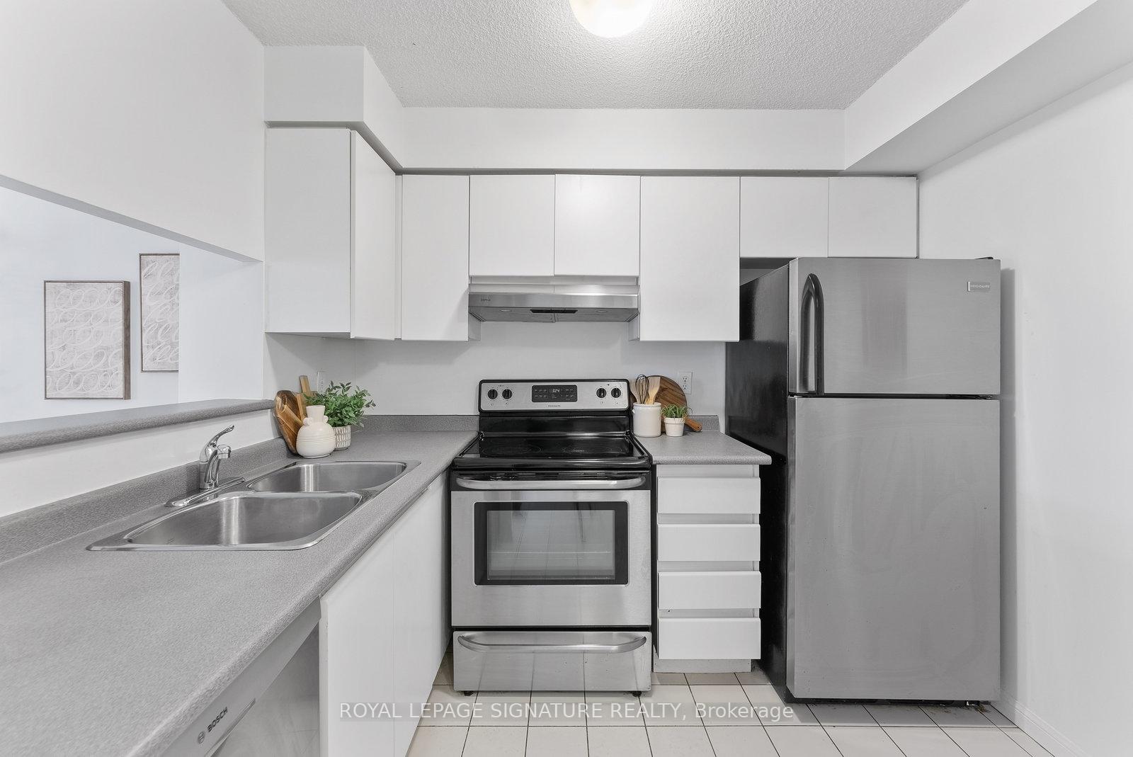 2 Bedrooms Condo at 24 Wellesley, Toronto For sale
