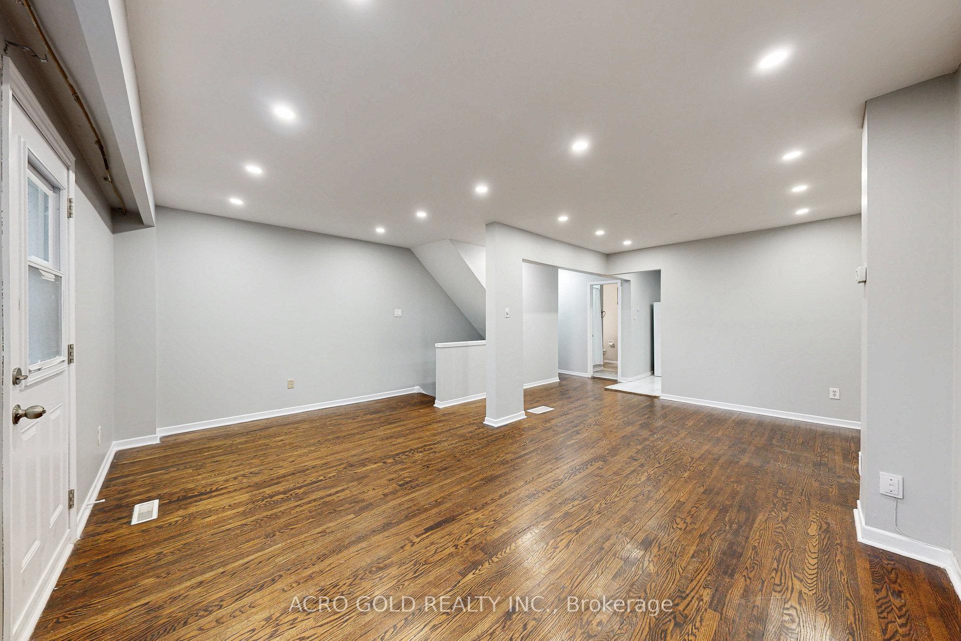 4 Bedrooms Condo at 441 Military,  Toronto For sale