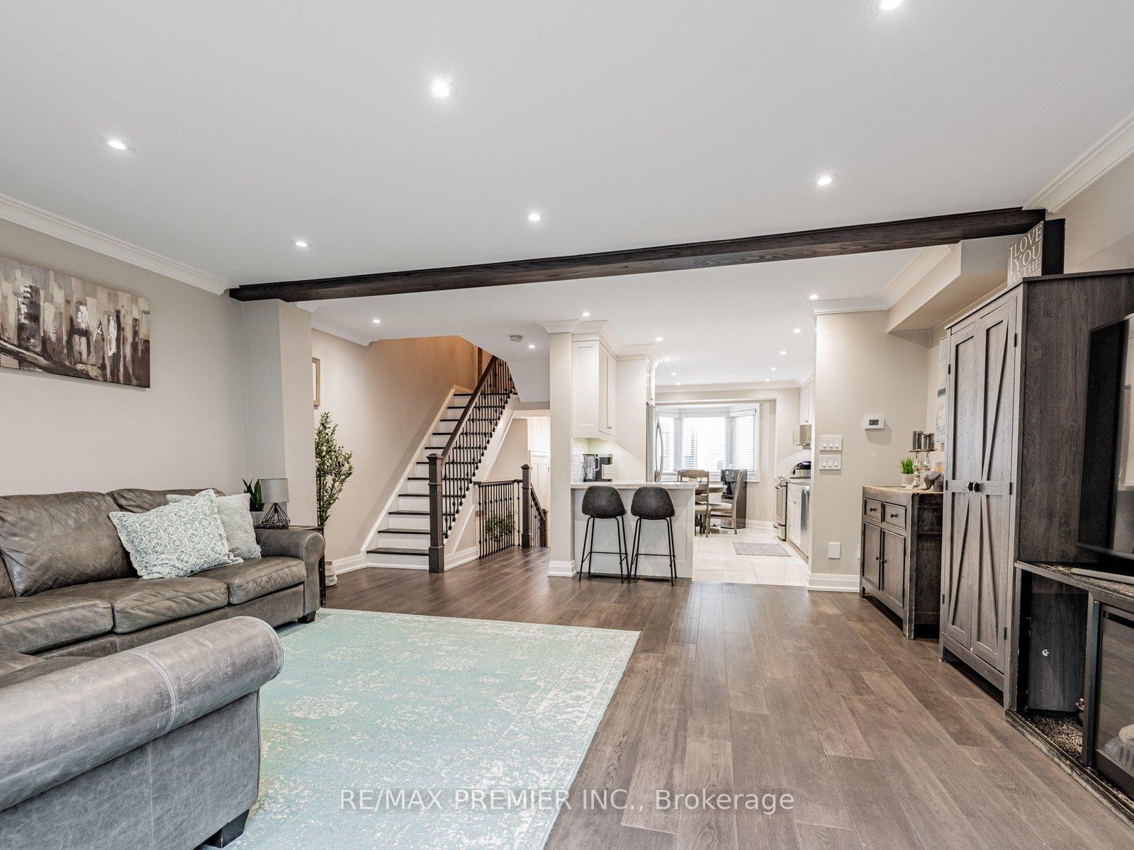 3 Bedrooms Condo at 213 Woodbridge, Vaughan For sale