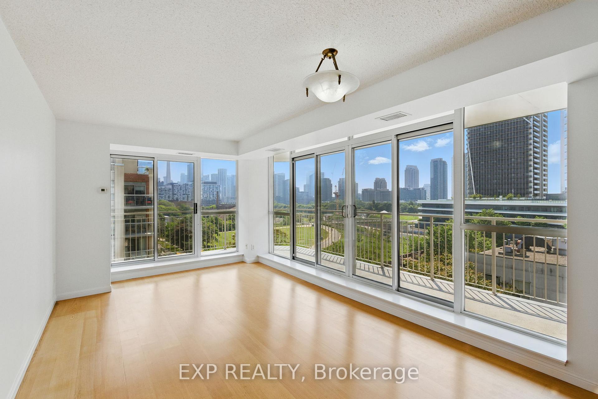 2 Bedrooms Condo at 18 Stafford, Toronto For sale