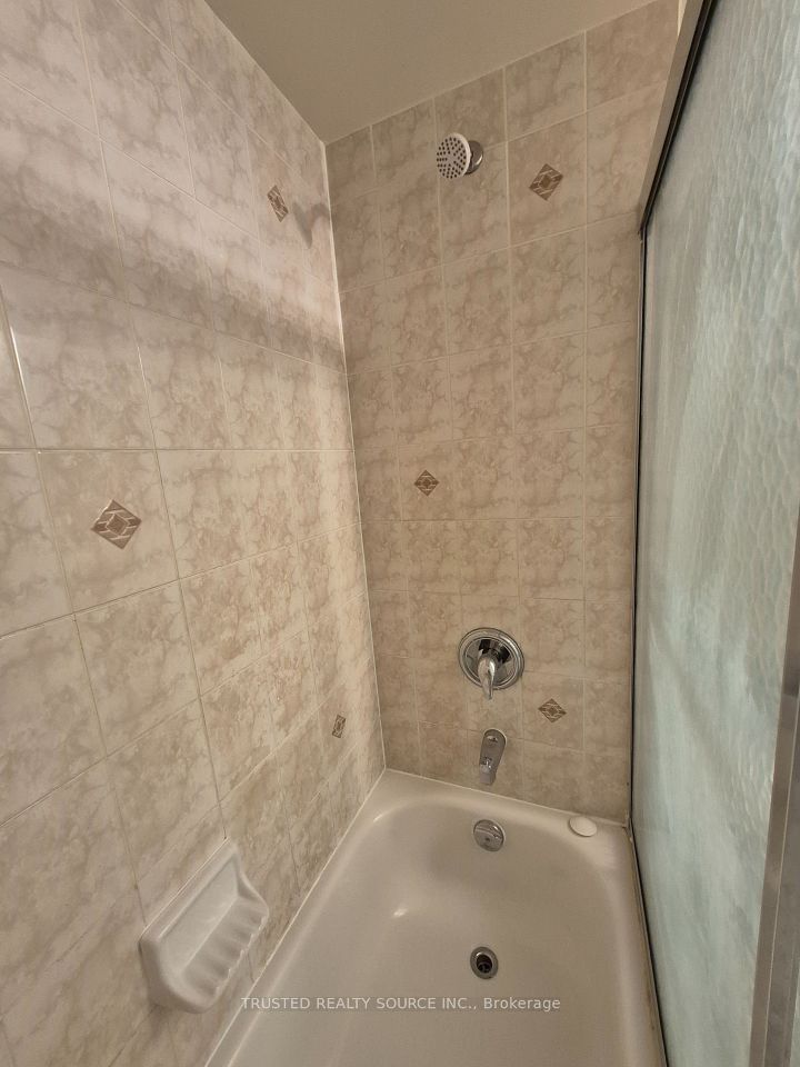 https://trreb-image.ampre.ca/e3ja0ZVjIGVx5y0sX2Wdvnm_0uShdIOMxZ6AuEt19Ho/rs:fit:960:960/wm:.5:so:0:50:.4/wmsh:10/wmt:PHNwYW4gZm9yZWdyb3VuZD0nd2hpdGUnIGZvbnQ9JzY4Jz5UUlVTVEVEIFJFQUxUWSBTT1VSQ0UgSU5DLiwgQnJva2VyYWdlPC9zcGFuPg/cb:20250418150748/L3RycmViL2xpc3RpbmdzLzQwLzc0LzM1Lzc3L3AvYmMzMDQ4NmEtZTlkYy00MzYxLWFlNjAtNzVkNGY5NWRkNDY1LmpwZw.jpg