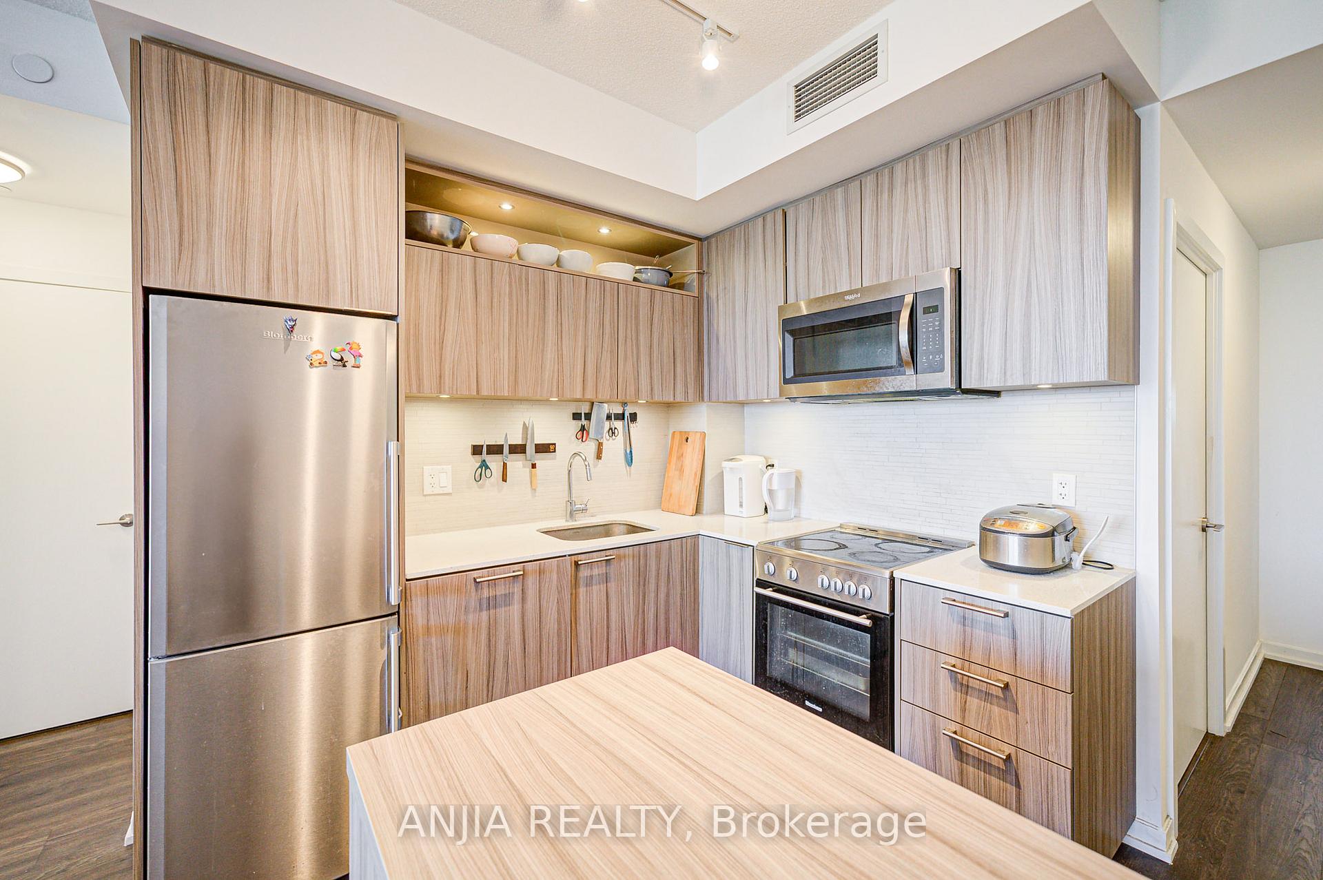 2 Bedrooms Condo at 50 Forest Manor, Toronto For sale