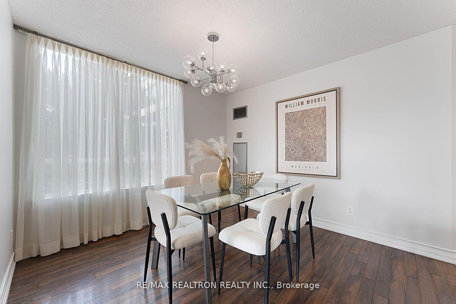 2 Bedrooms Condo at 110 Promenade, Vaughan For sale
