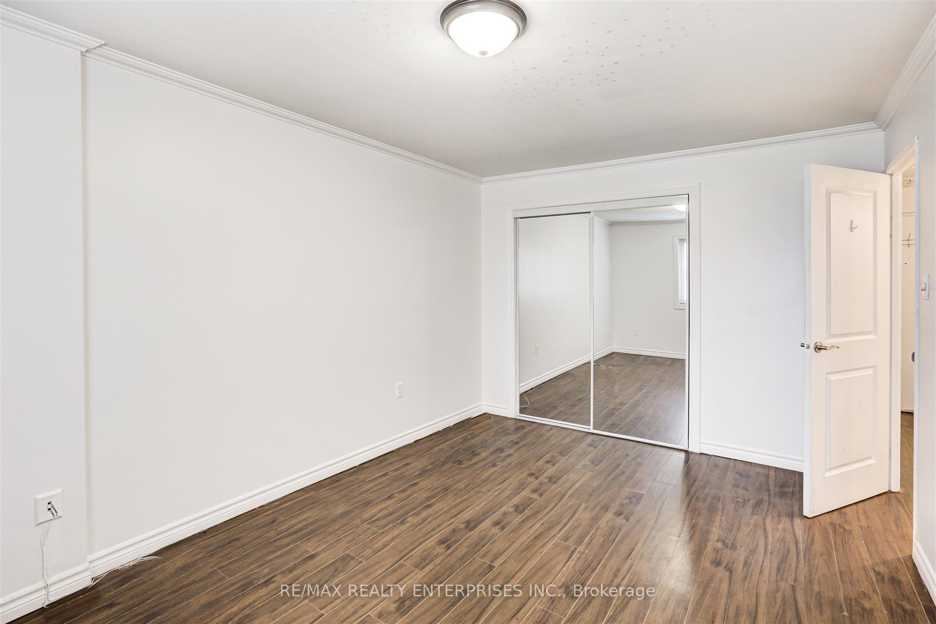 3 Bedrooms Condo at 2001 Bonnymede, Mississauga For sale
