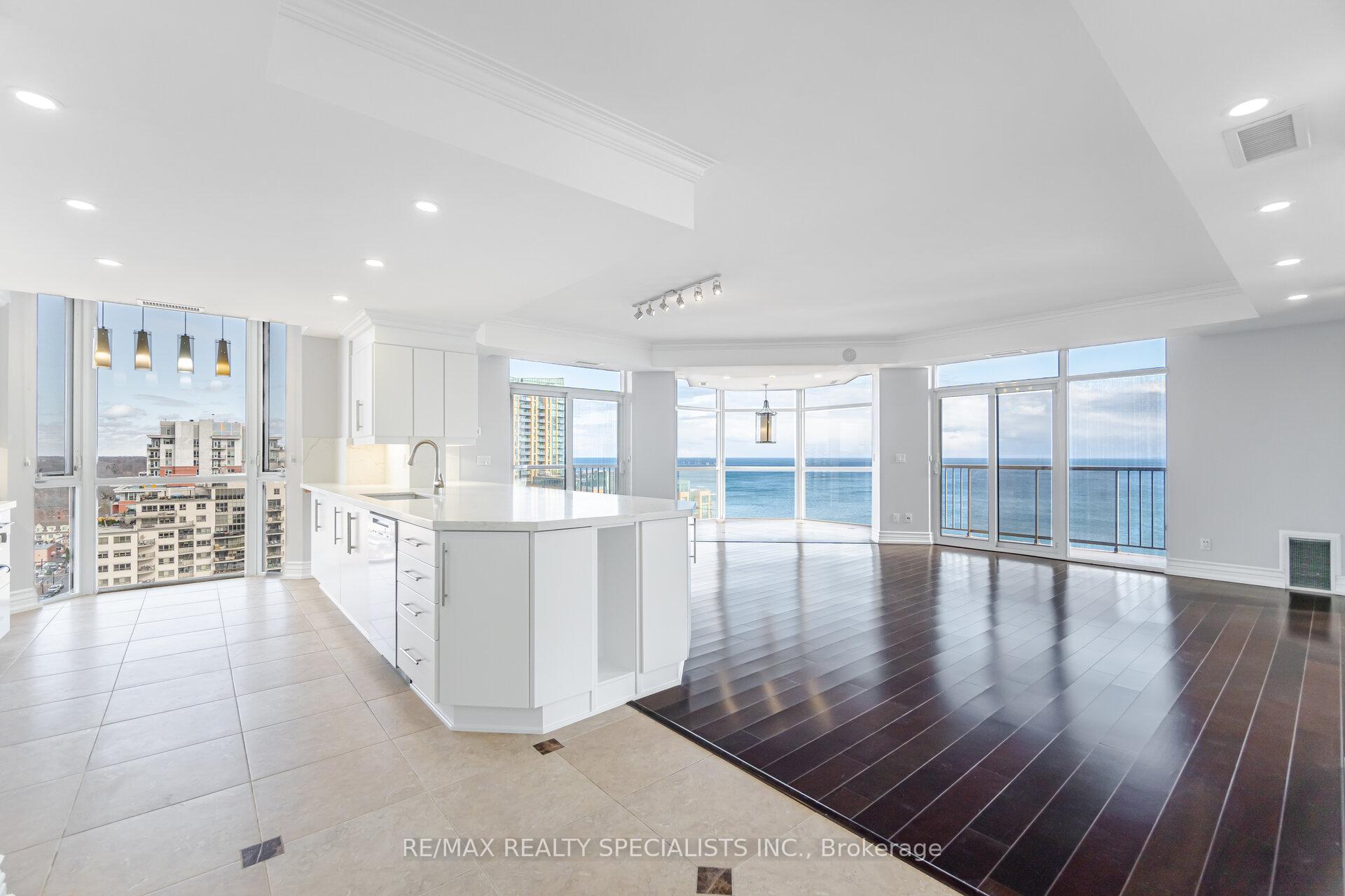 3 Bedrooms Condo at 1477 Lakeshore,  Burlington For sale