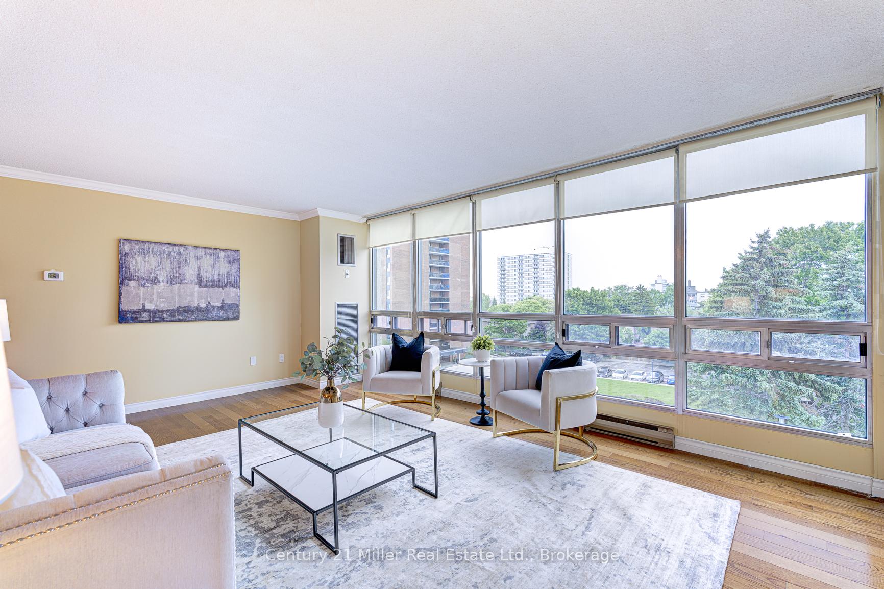 2 Bedrooms Condo at 2180 Marine, Oakville For sale