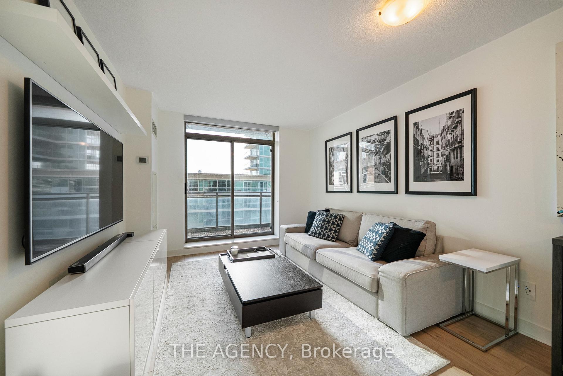 2 Bedrooms Condo at 50 Lynn Williams, Toronto For sale