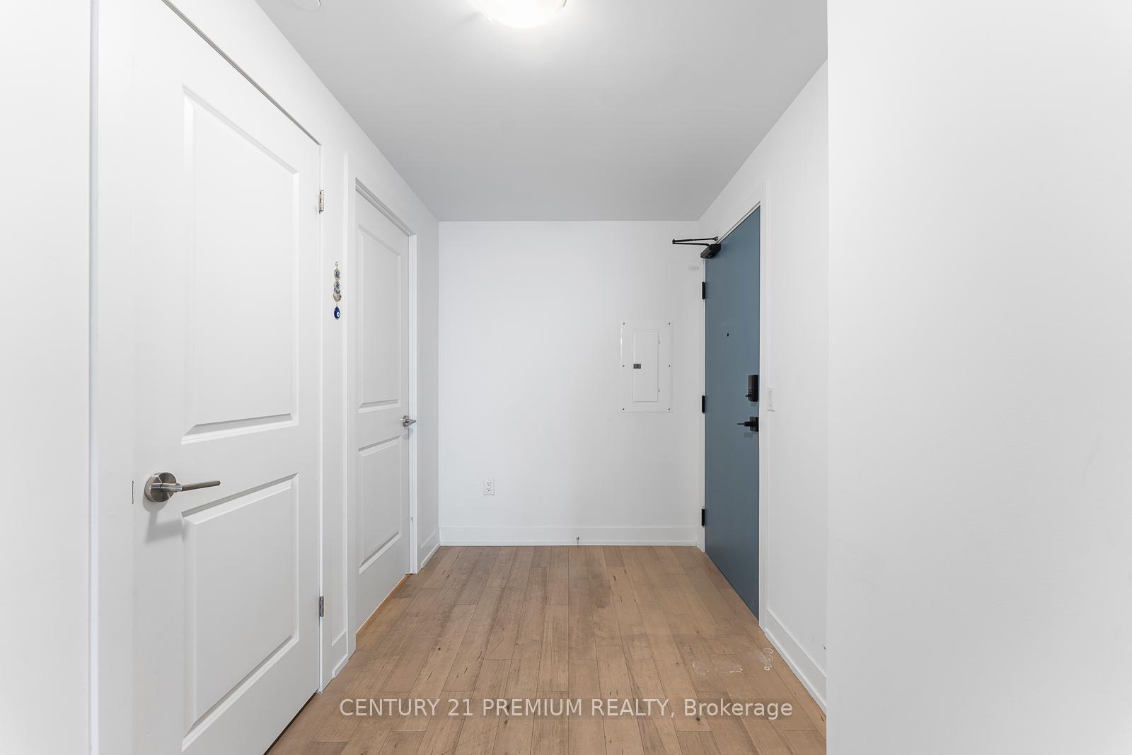 3 Bedrooms Condo at 1063 Douglas Mccurdy Comm, Mississauga For sale