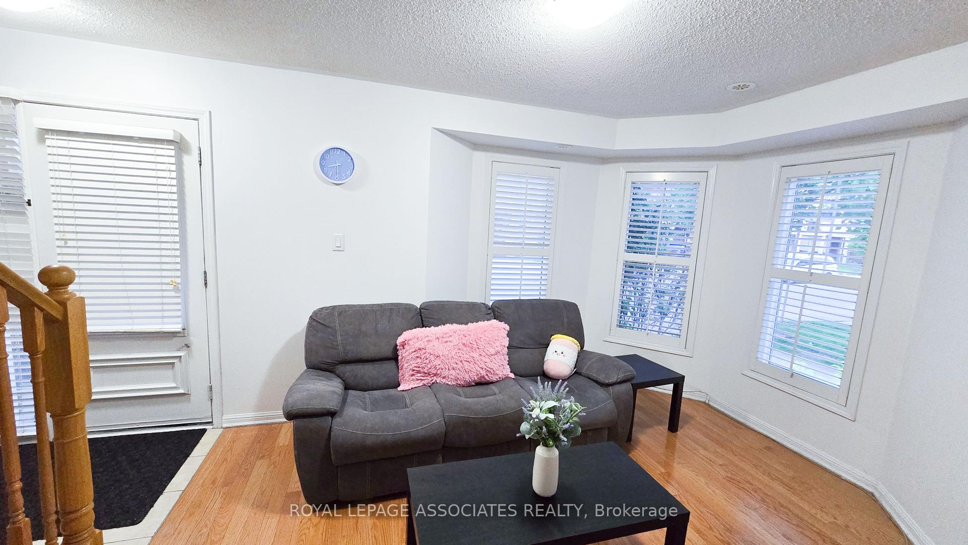2 Bedrooms Condo at 50 Mendelssohn, Toronto For sale