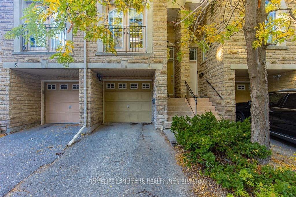 3 Bedrooms Condo at 4 William Poole, Toronto For sale