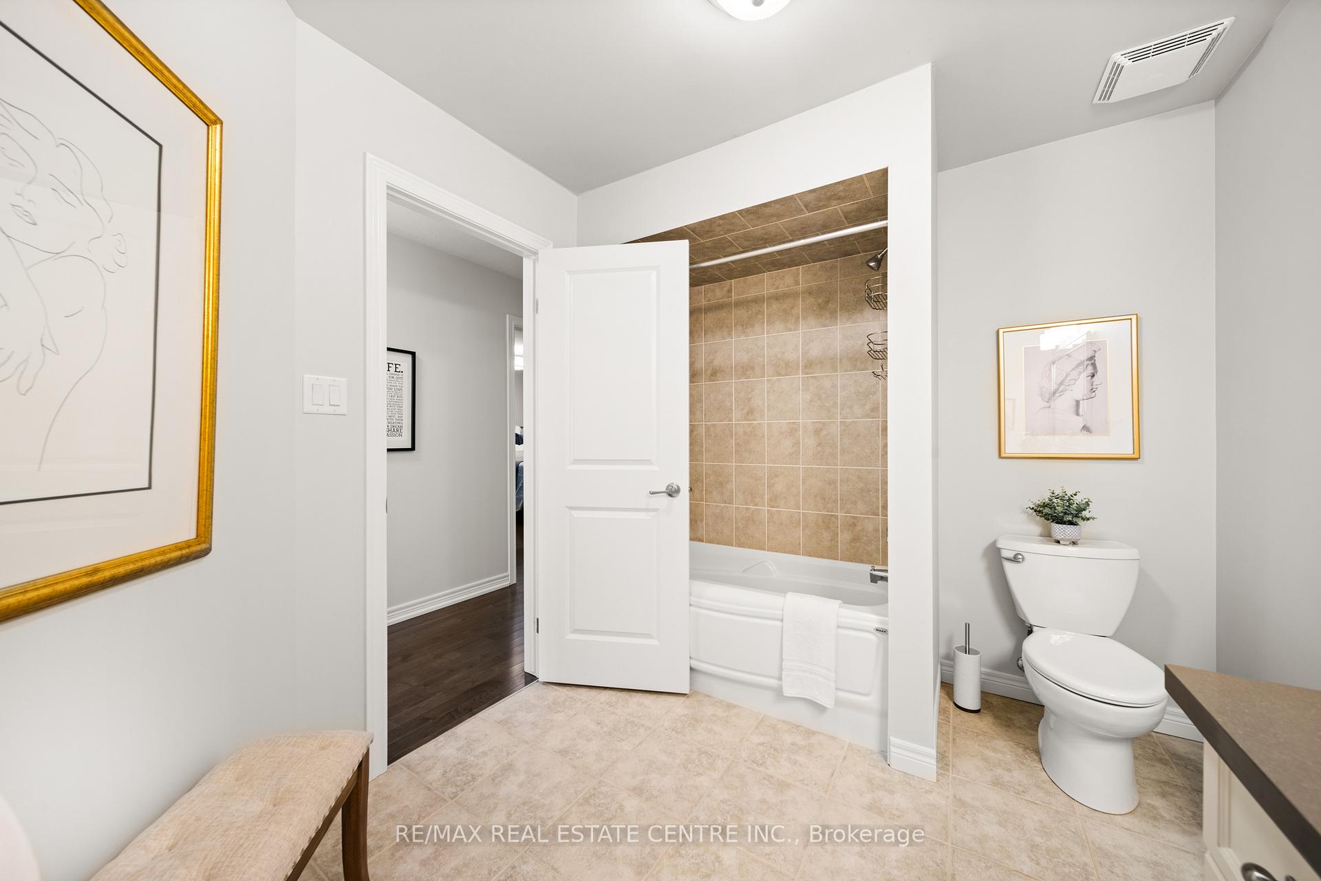 3 Bedrooms Condo at 441 Stonehenge, Hamilton For sale
