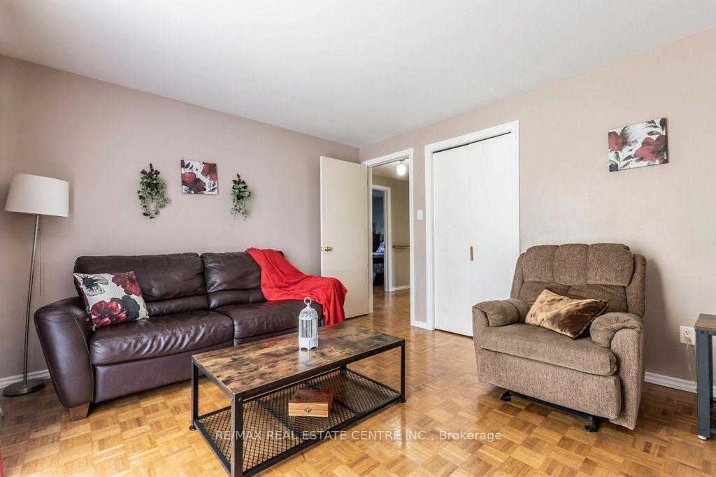 65 Lorne Scots Drive