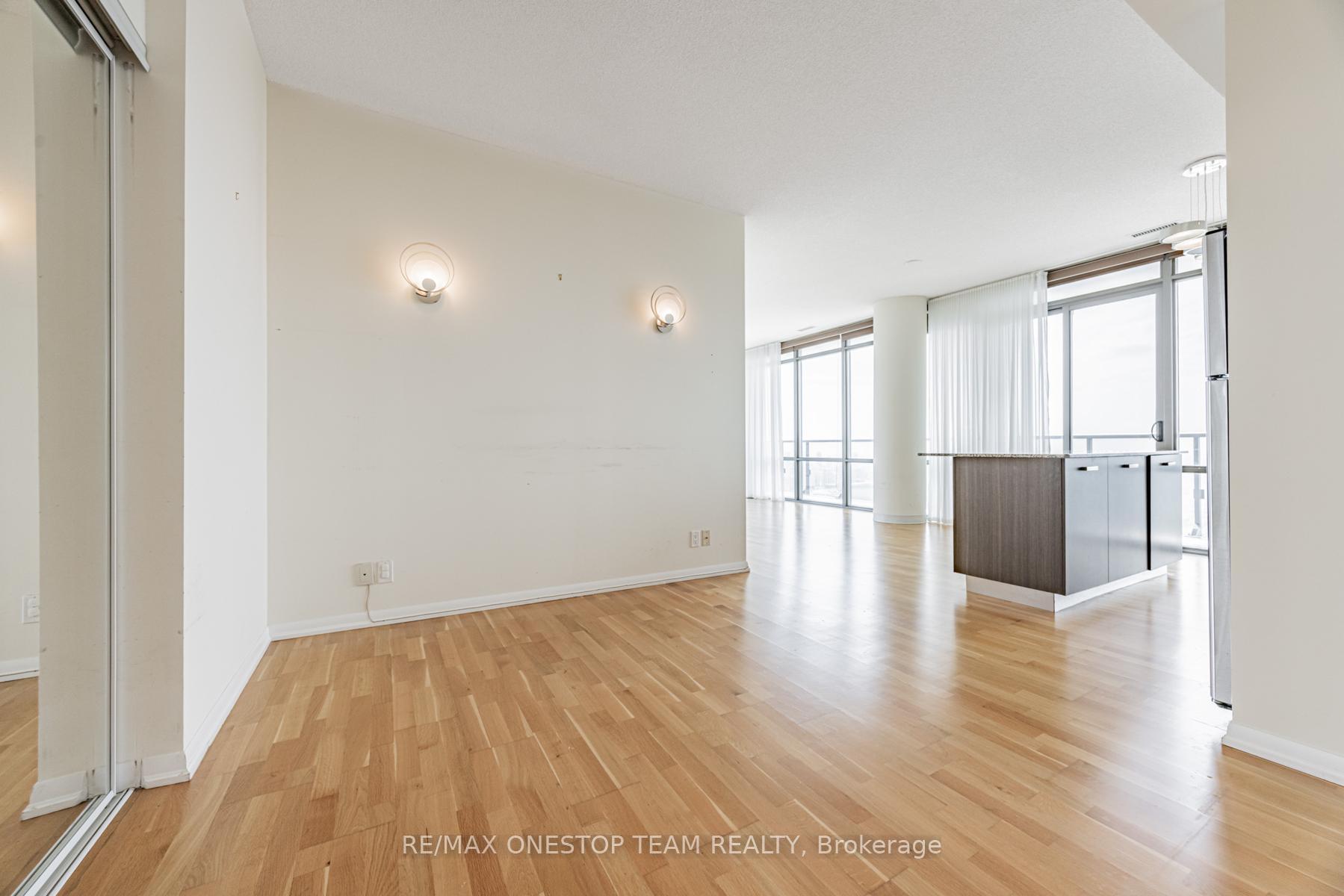 4 Bedrooms Condo at 832 Bay, Toronto For sale