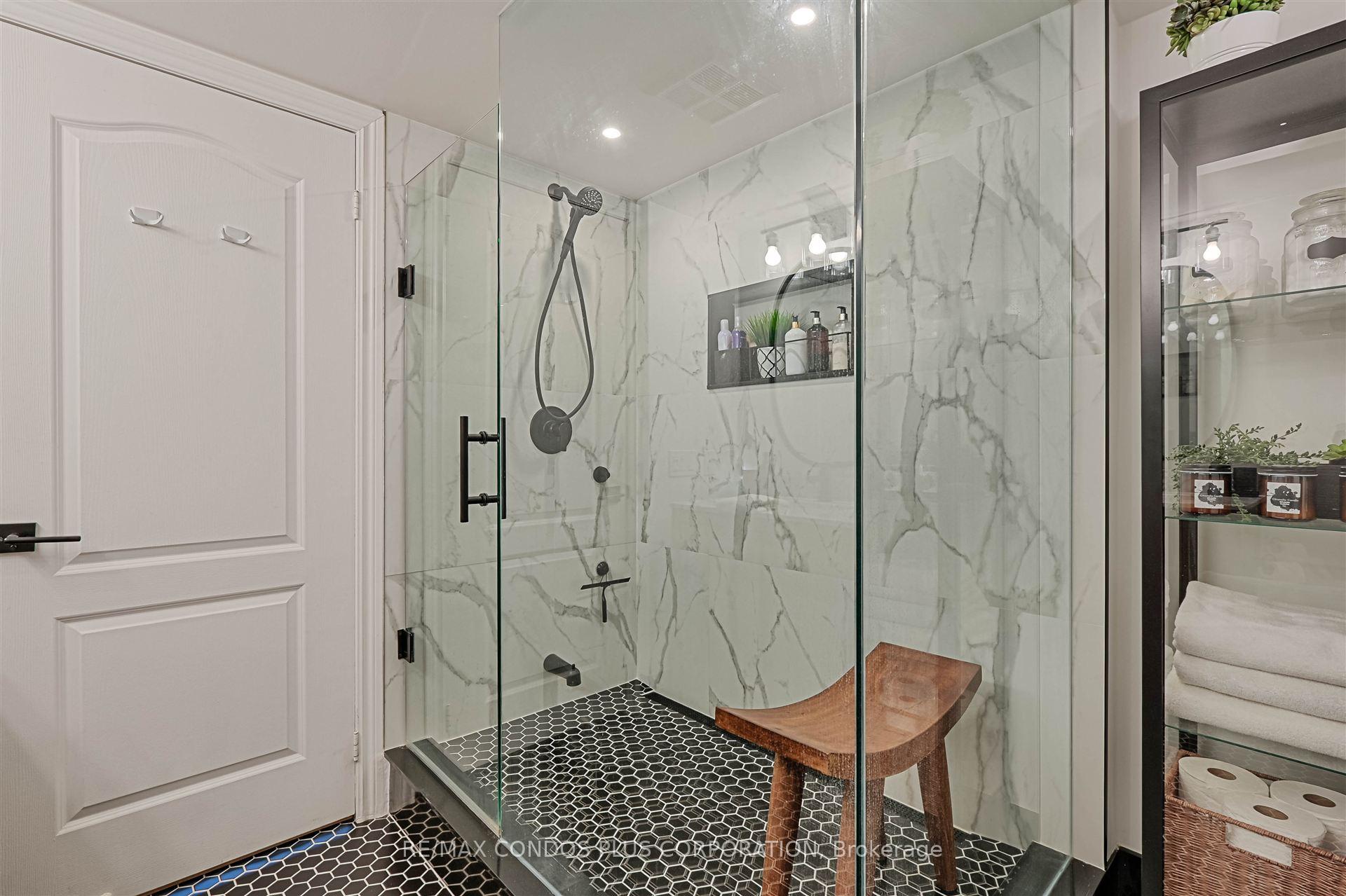 2 Bedrooms Condo at 2111 Lake Shore,  Toronto For sale