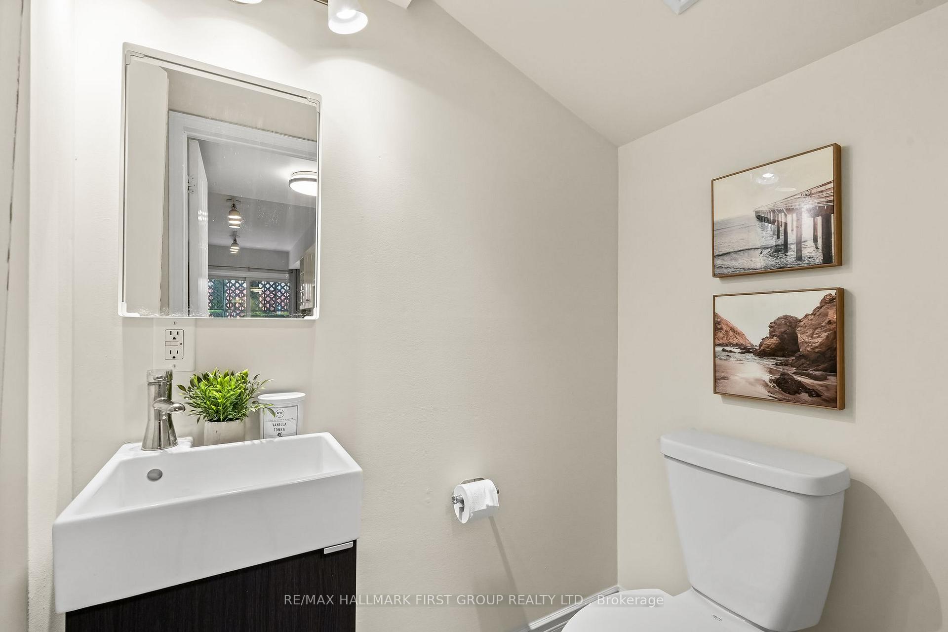 3 Bedrooms Condo at 262 St. Helen’s, Toronto For sale