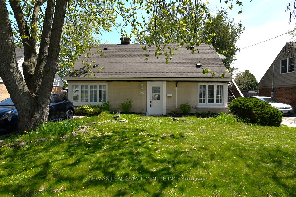 2070 Churchill Avenue, Burlington, ON L7R 3T7
