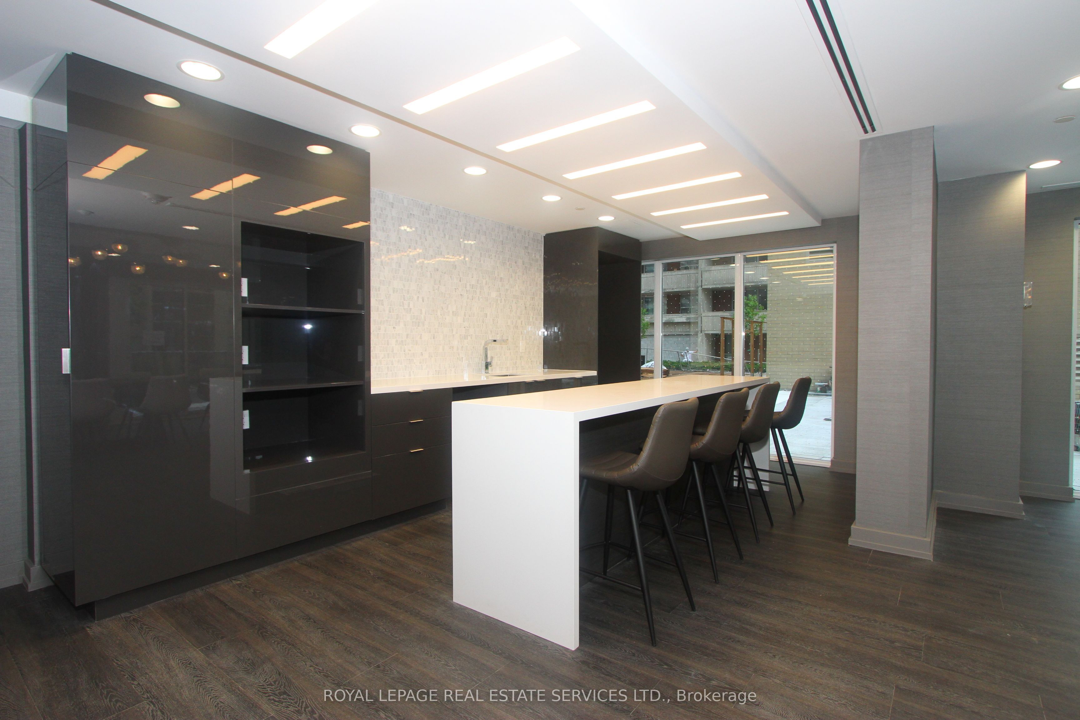 561 Sherbourne Street, #1709