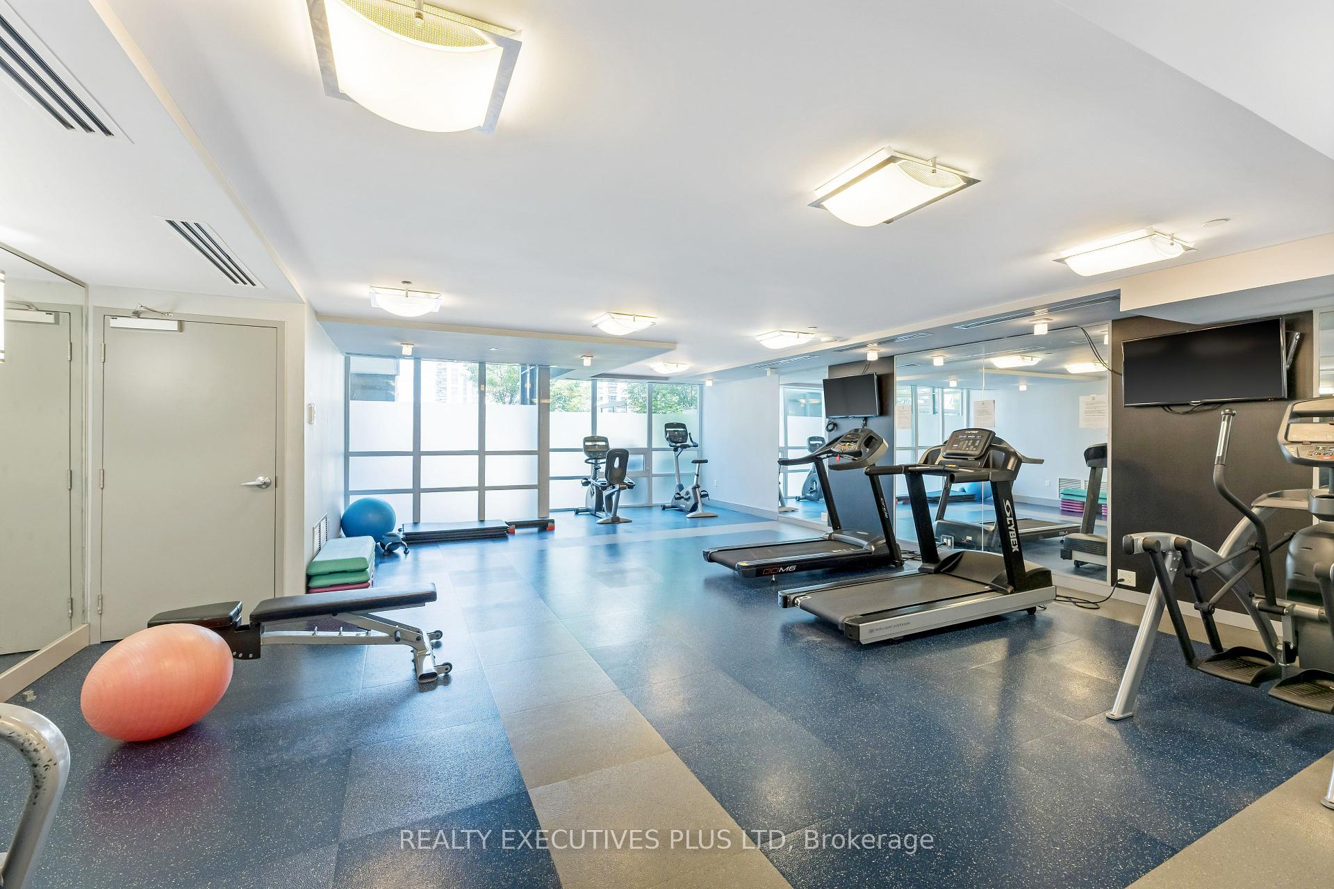 3 Bedrooms Condo at 8 Fieldway, Toronto For sale
