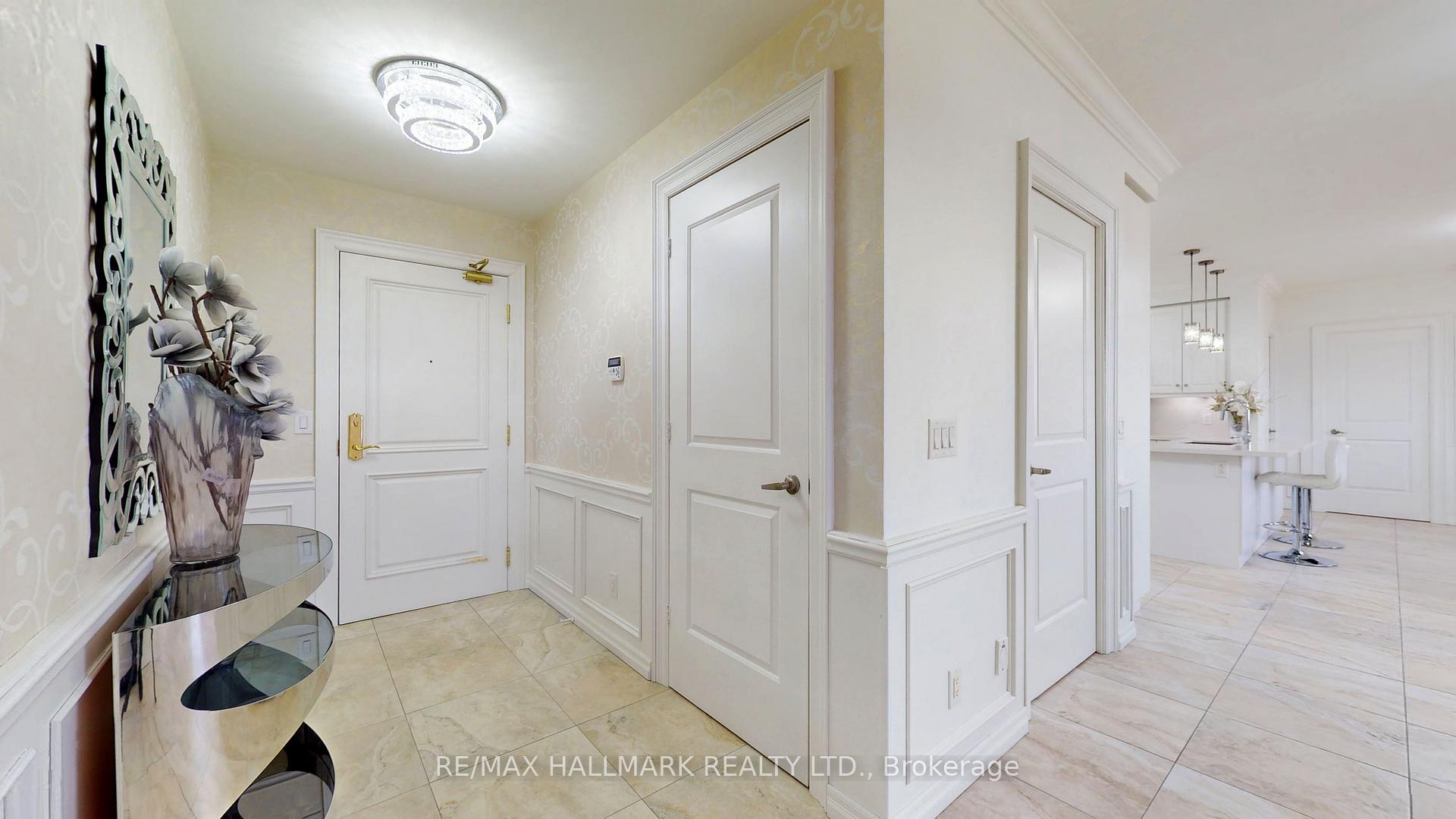 3 Bedrooms Condo at 9245 Jane, Vaughan For sale