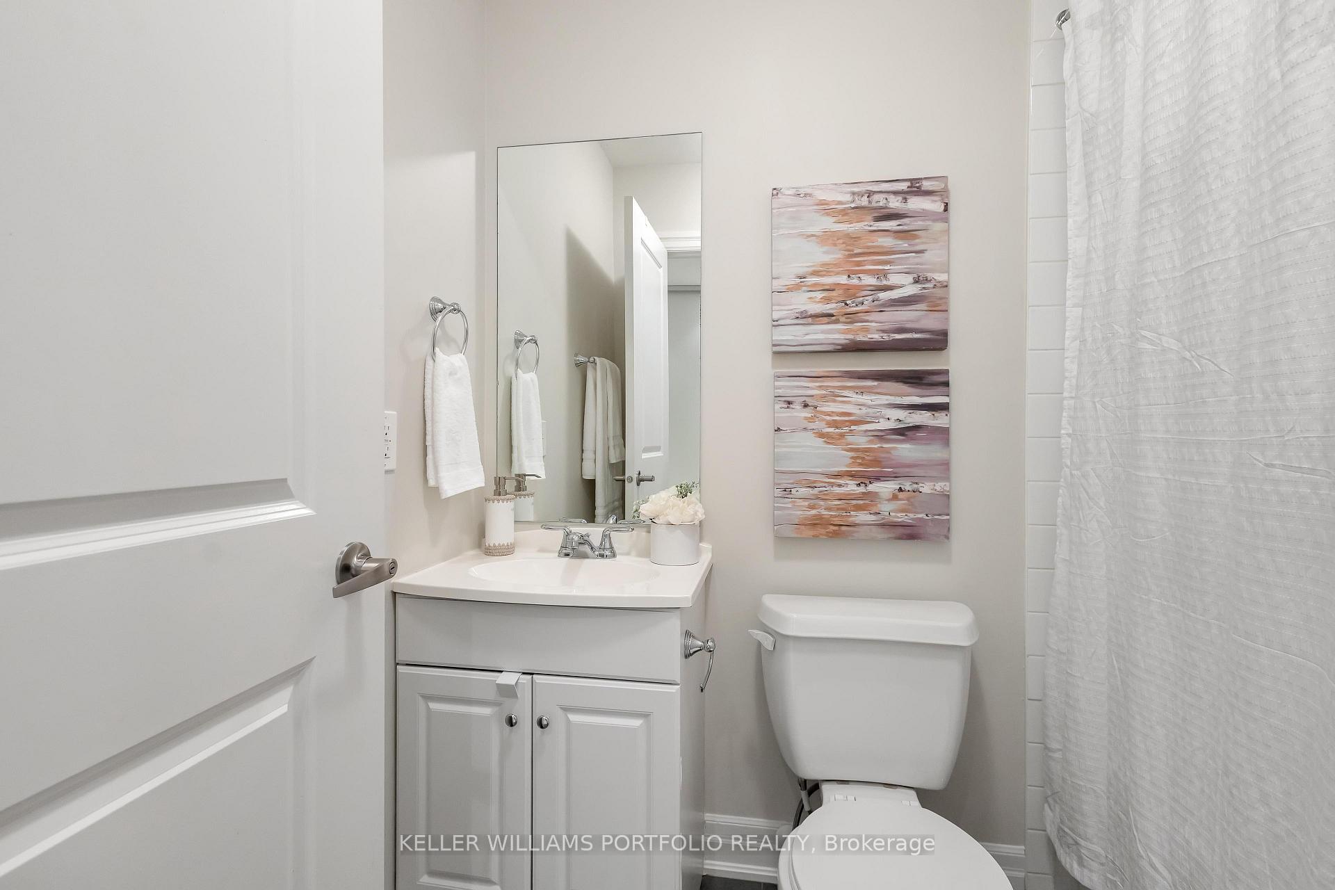 3 Bedrooms Condo at 365 Roehampton, Toronto For sale