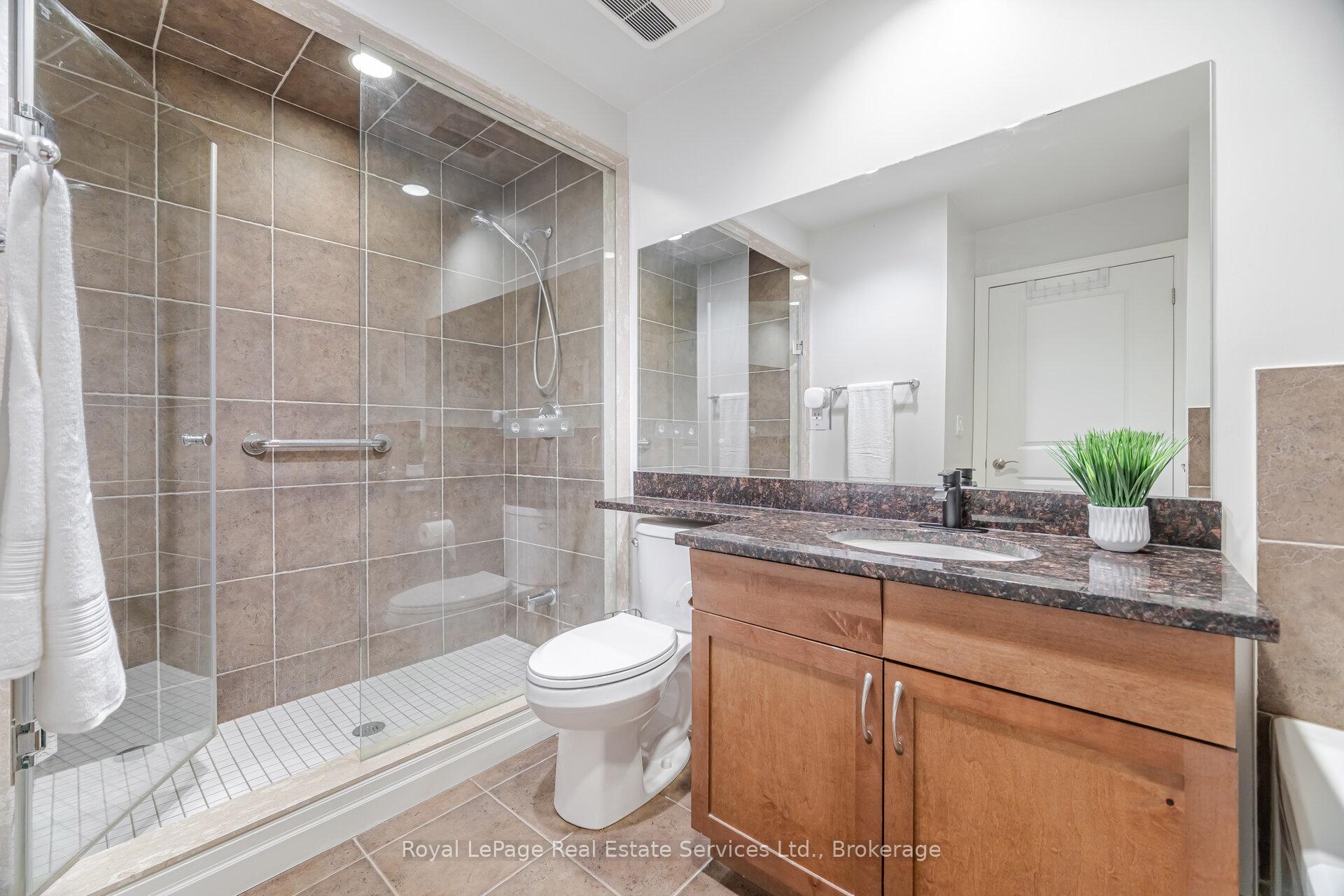 2 Bedrooms Condo at 360 Pearl, Burlington For sale