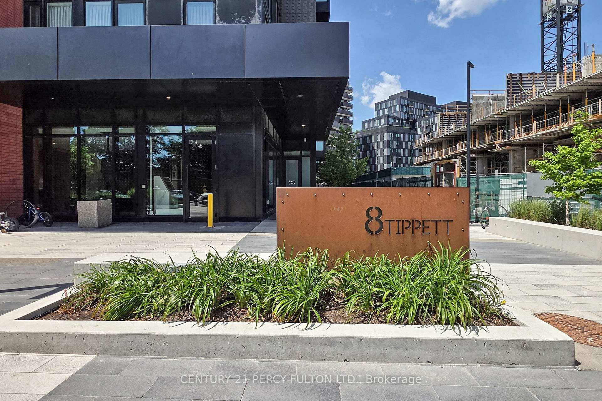 3 Bedrooms Condo at 8 Tippett, Toronto For sale