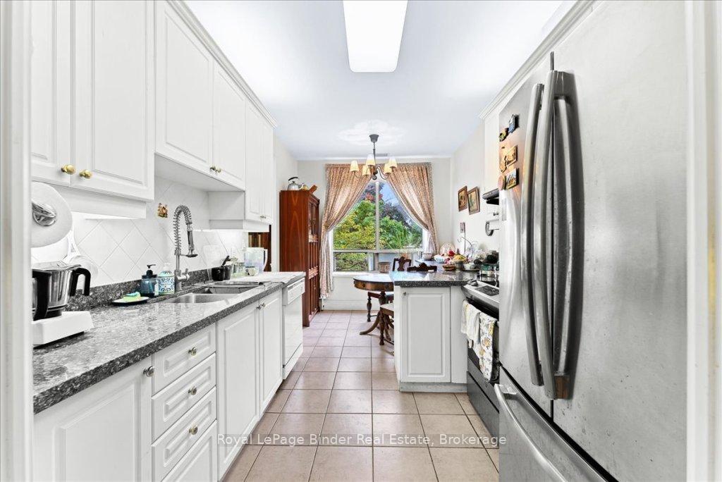 3 Bedrooms Condo at 88 Grandview,  Toronto For sale