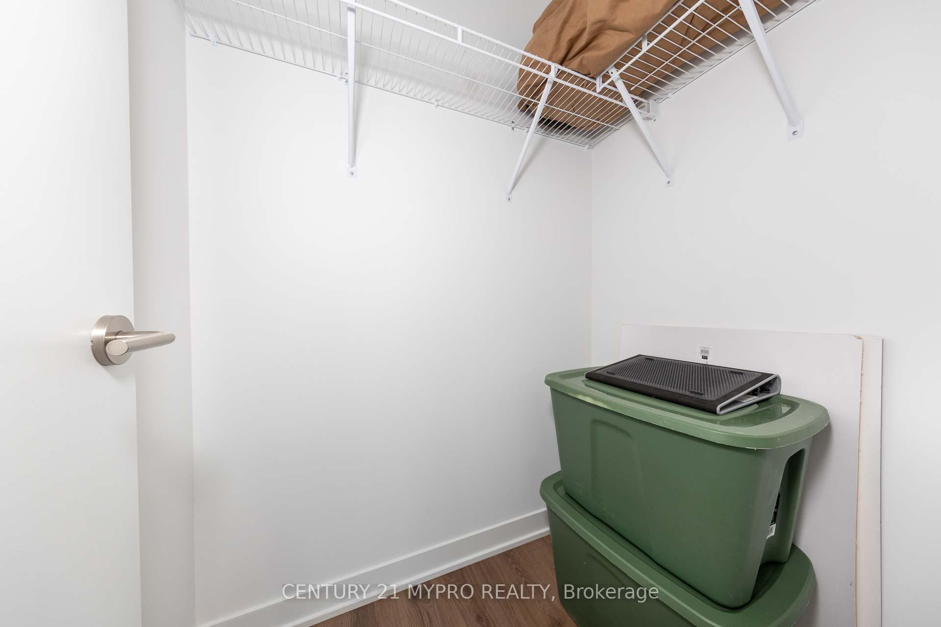 1 Bedroom Condo at 395 Dundas,  Oakville For sale