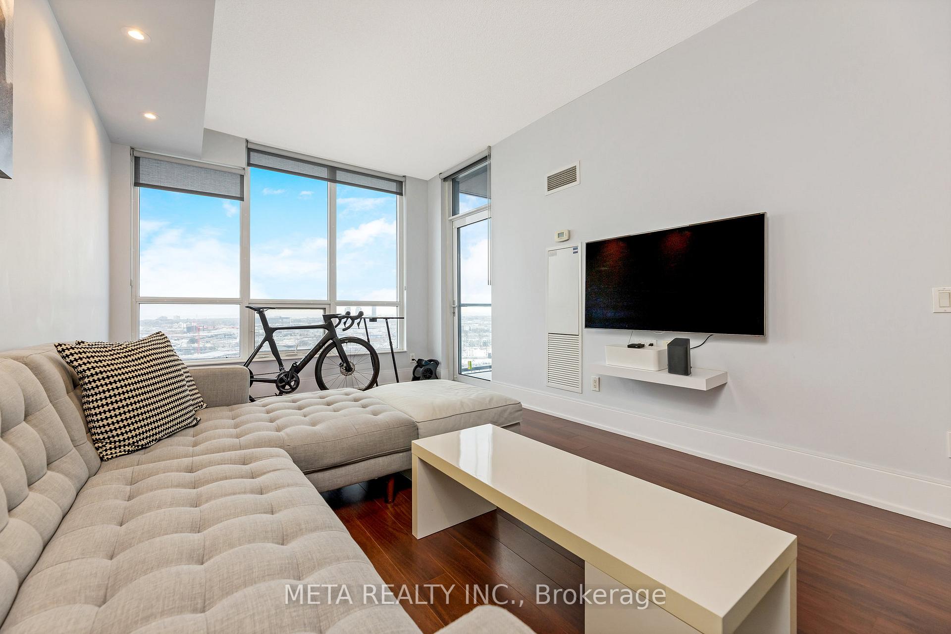 2 Bedrooms Condo at 15 Viking,  Toronto For sale