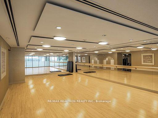 2 Bedrooms Condo at 225 Webb, Mississauga For sale
