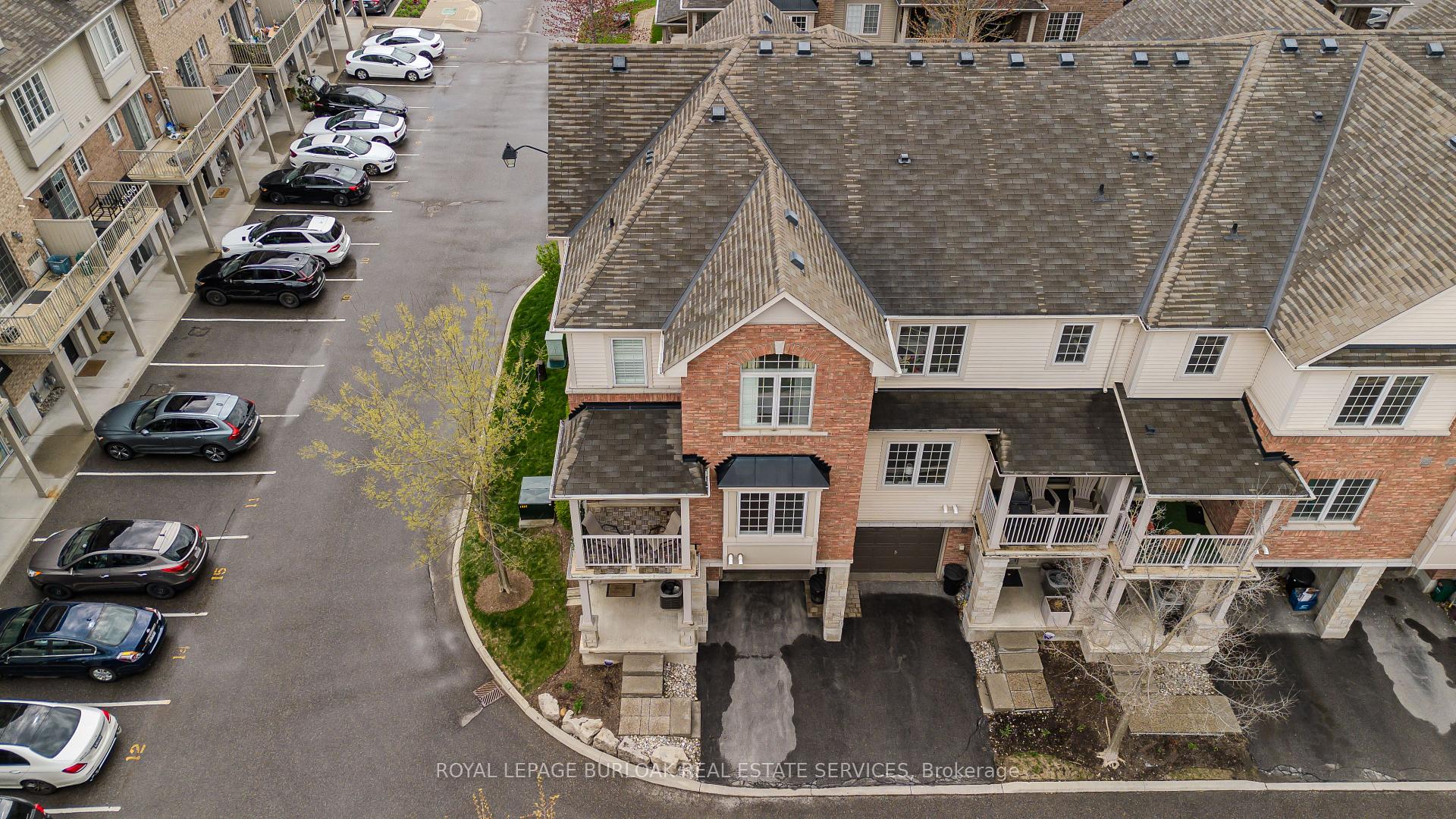 3 Bedrooms Condo at 1401 Plains, Burlington For sale
