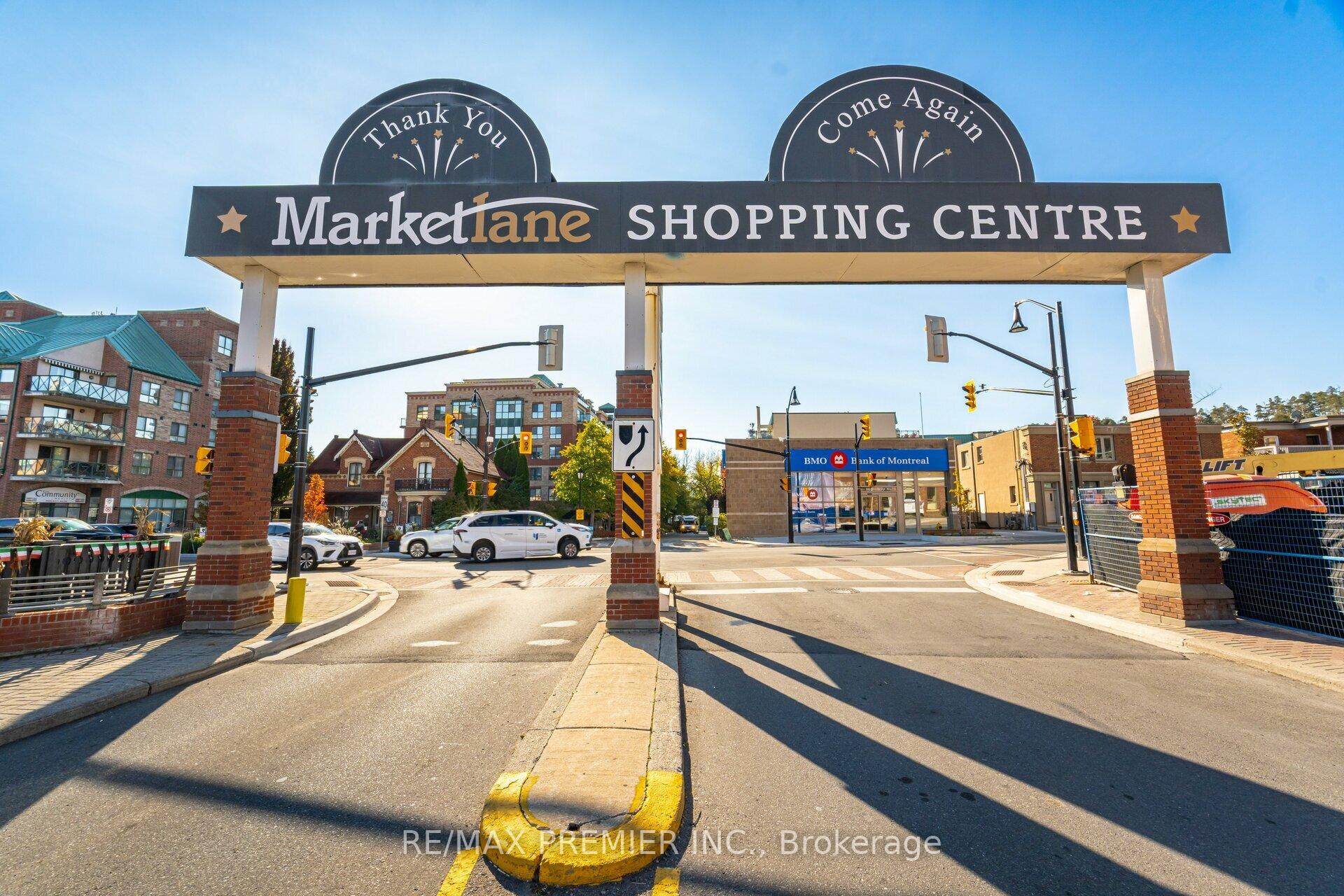 2 Bedrooms Condo at 121 Woodbridge,  Vaughan For sale