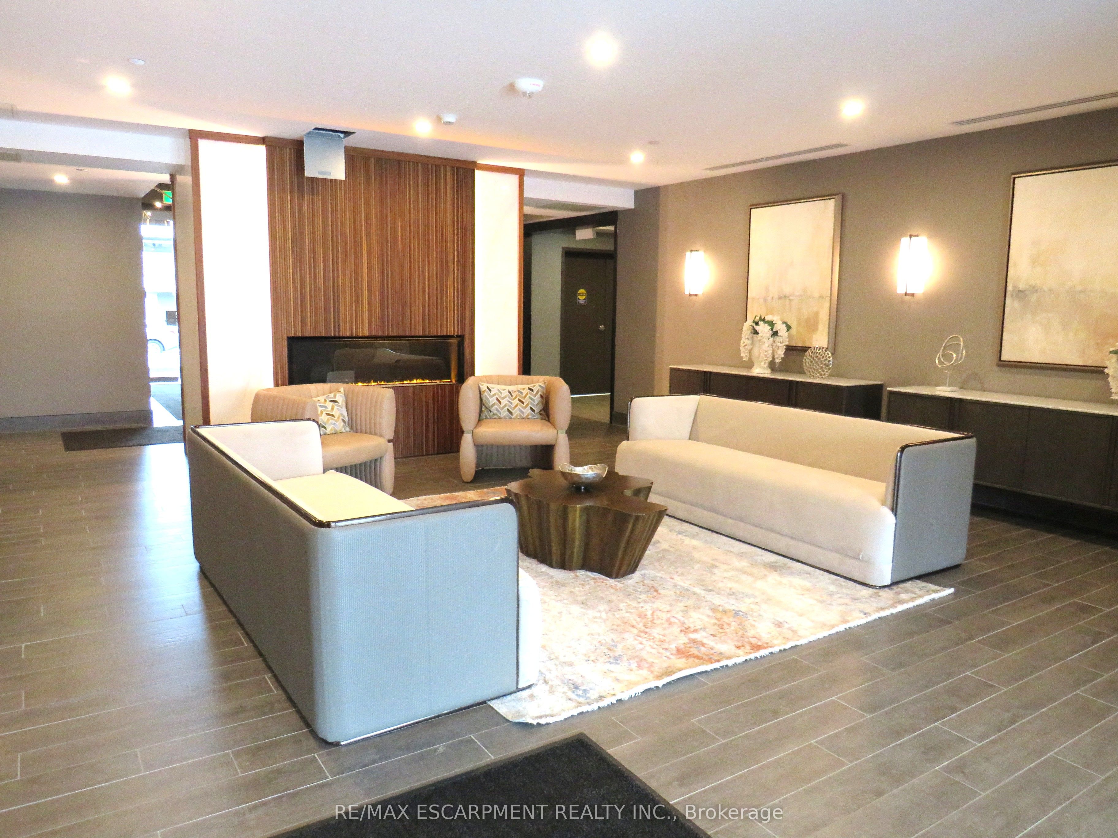 470 Dundas Street E, #305
